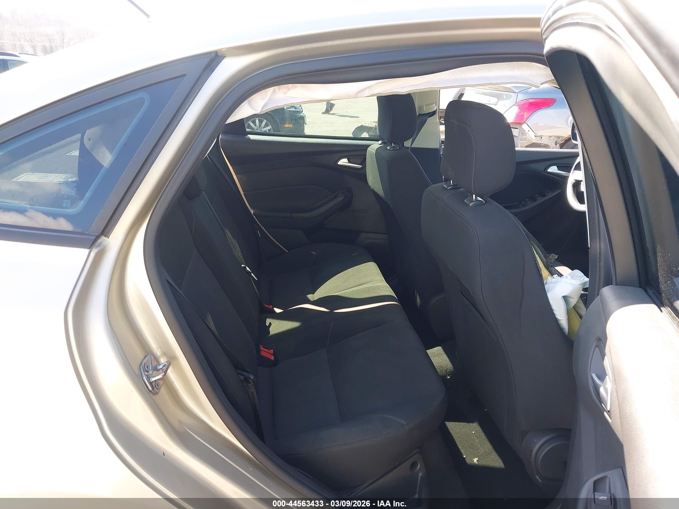 FORD FOCUS image 8