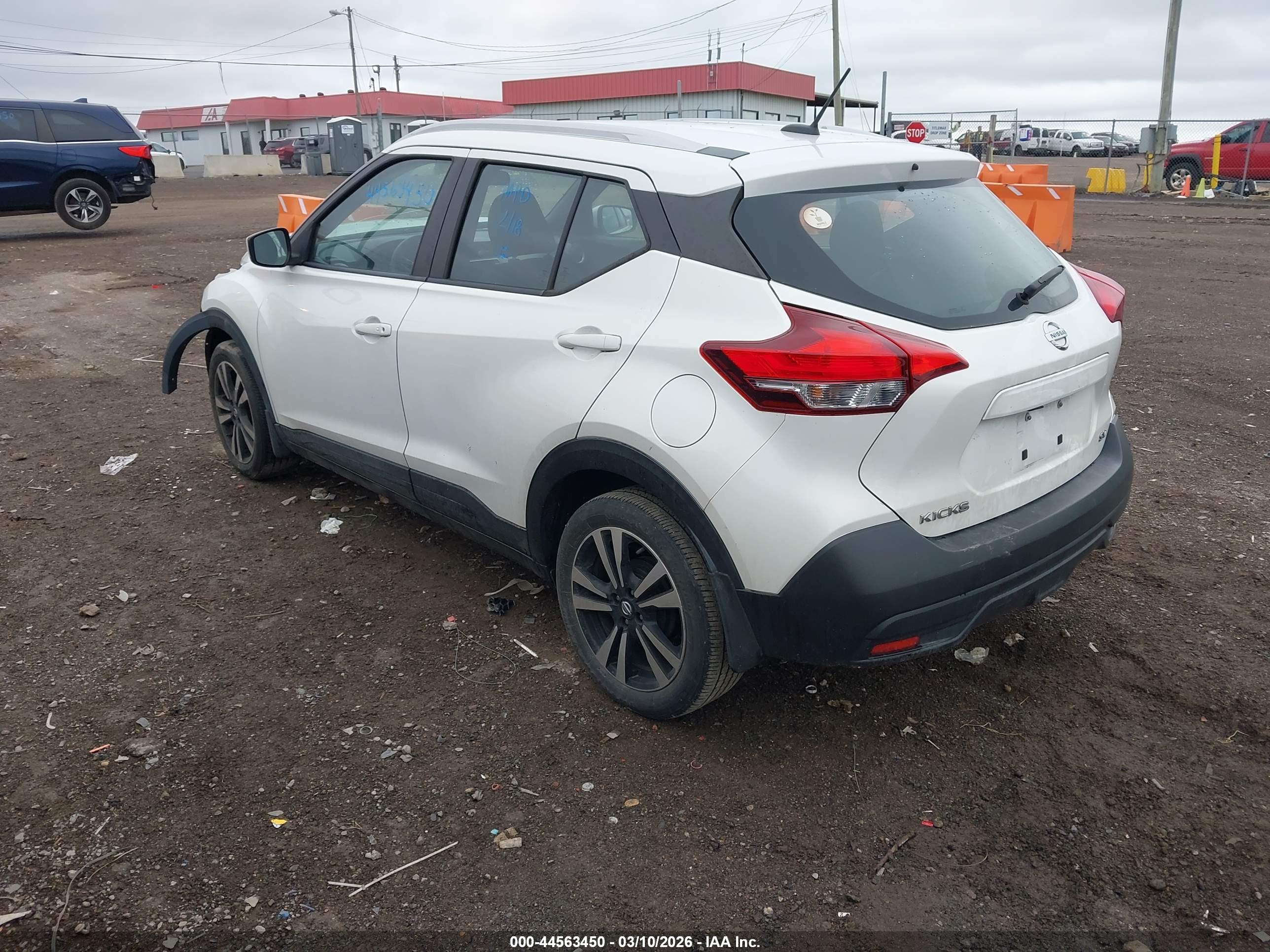 NISSAN KICKS image 3