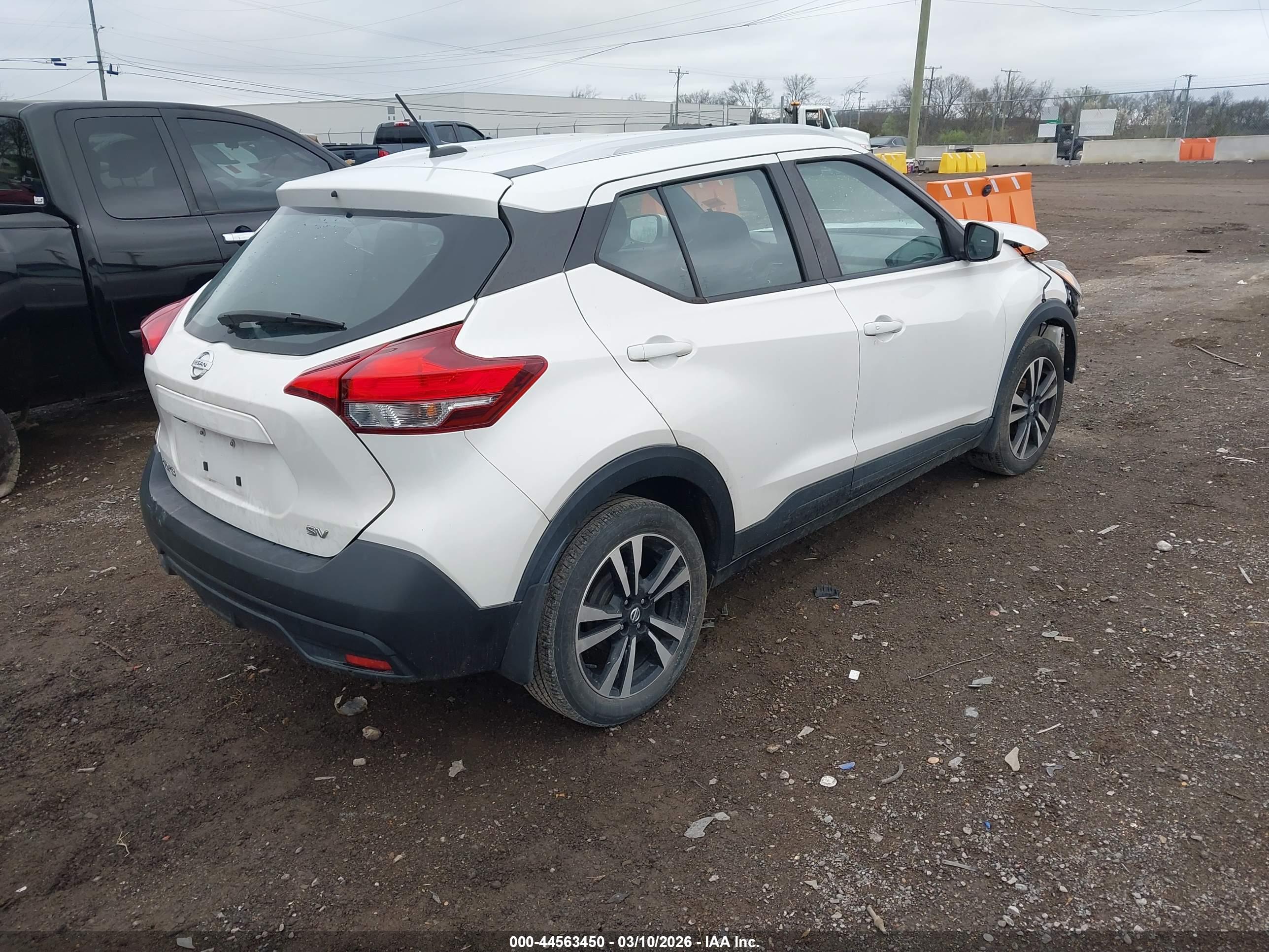 NISSAN KICKS image 4