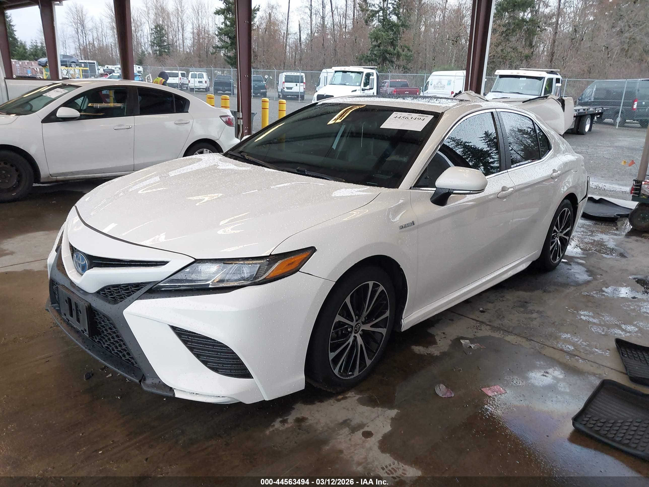 TOYOTA CAMRY image 2
