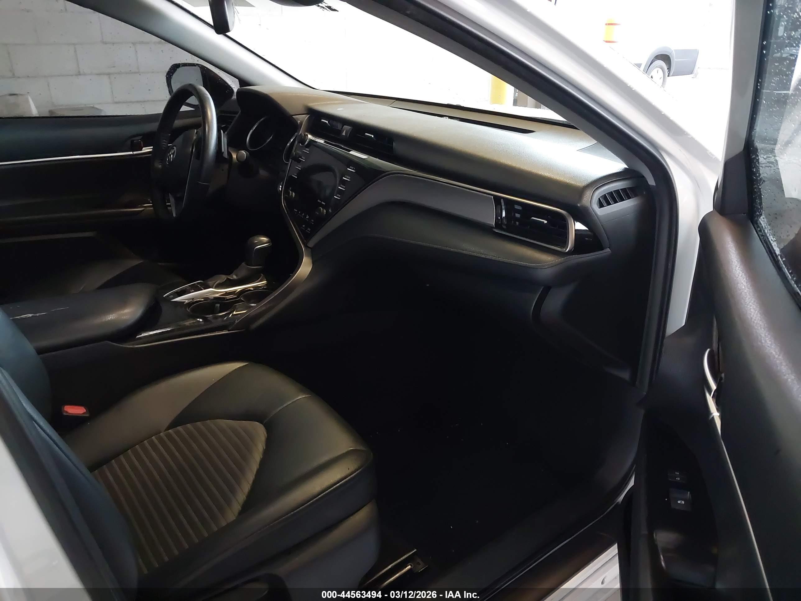 TOYOTA CAMRY image 5