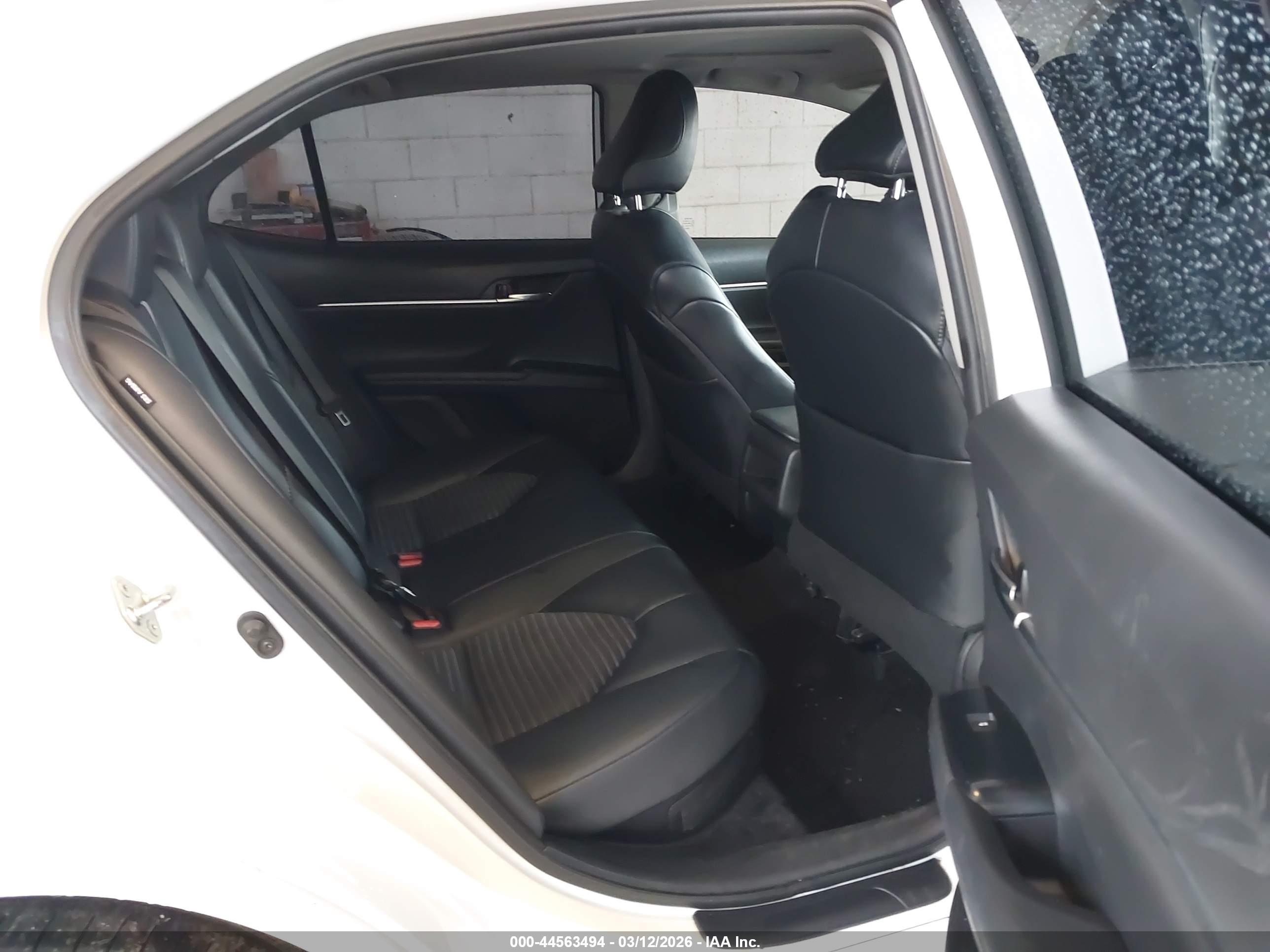 TOYOTA CAMRY image 8