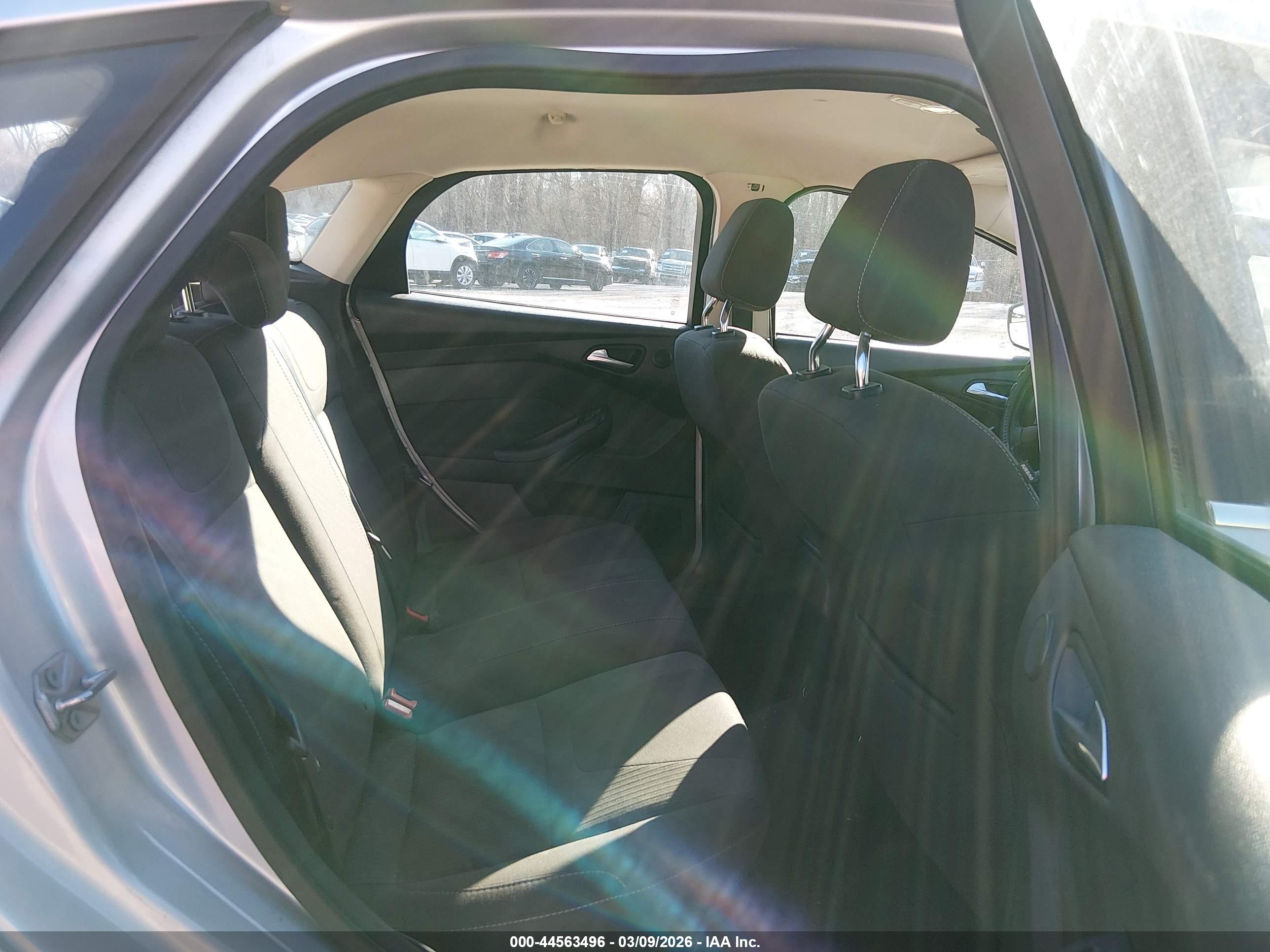 FORD FOCUS image 8