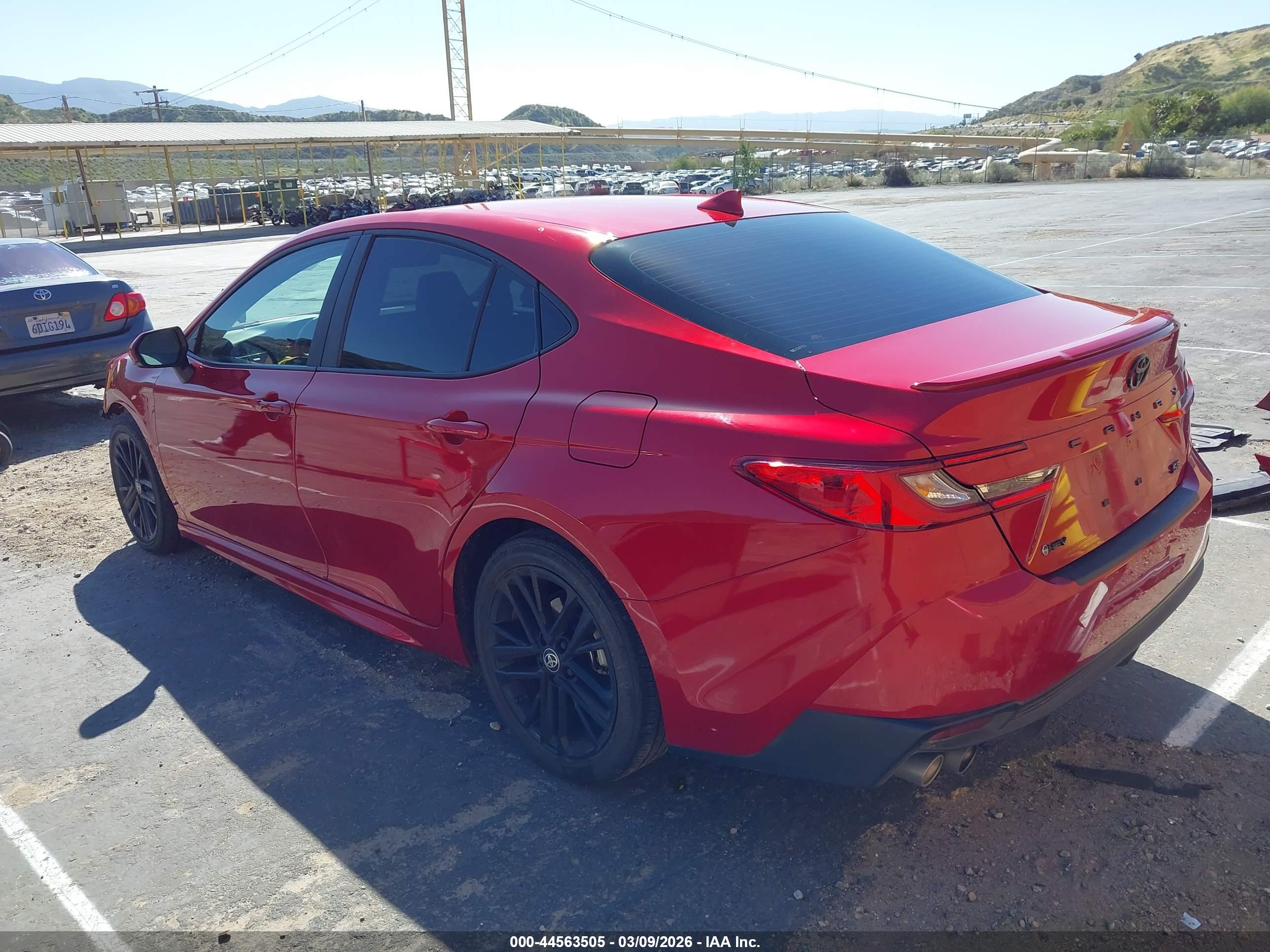 TOYOTA CAMRY image 3
