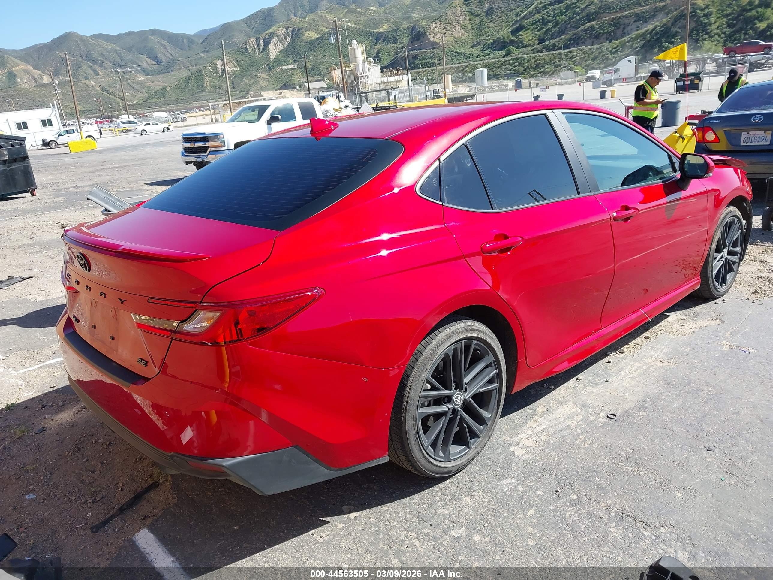 TOYOTA CAMRY image 4