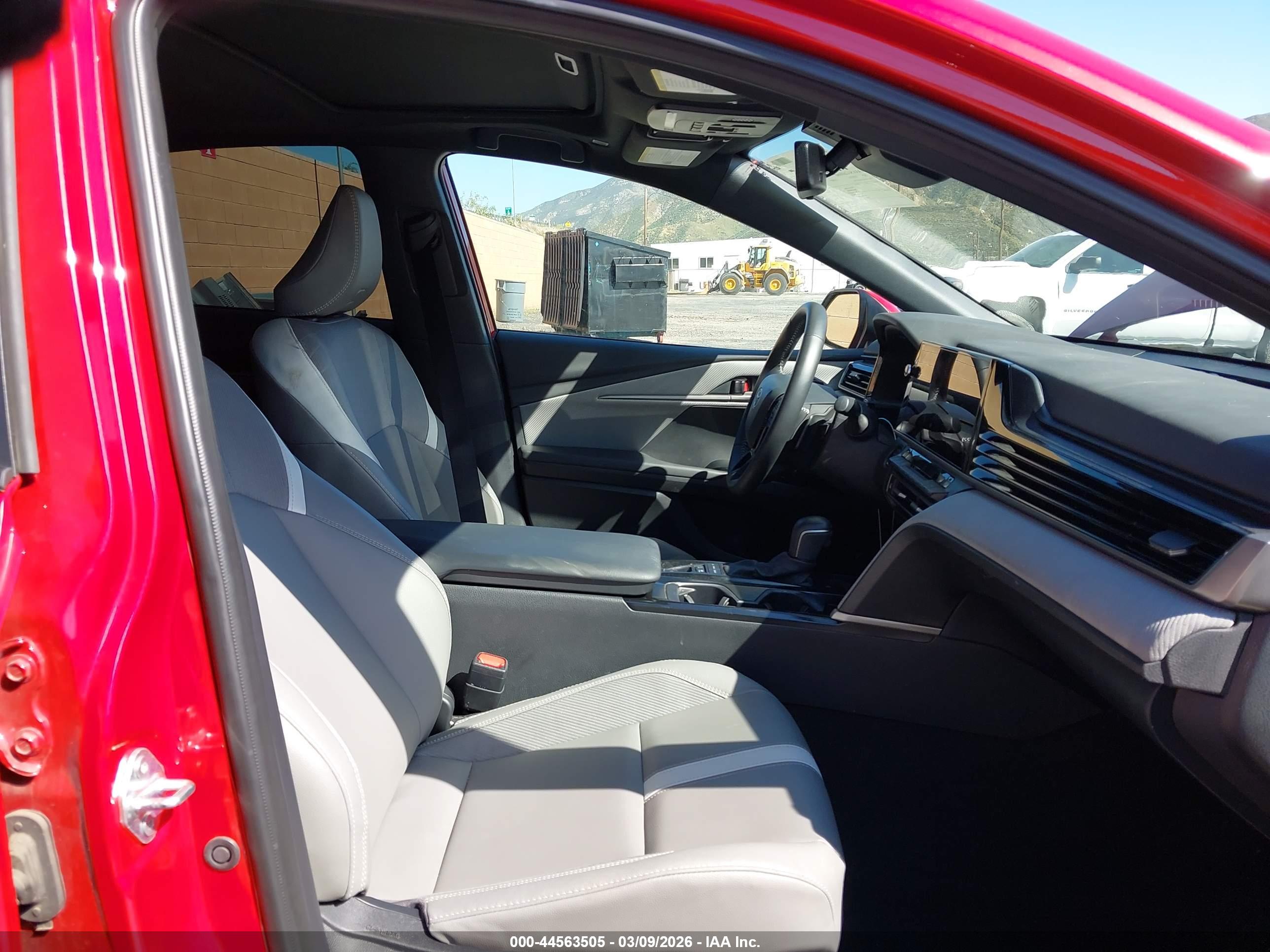 TOYOTA CAMRY image 5