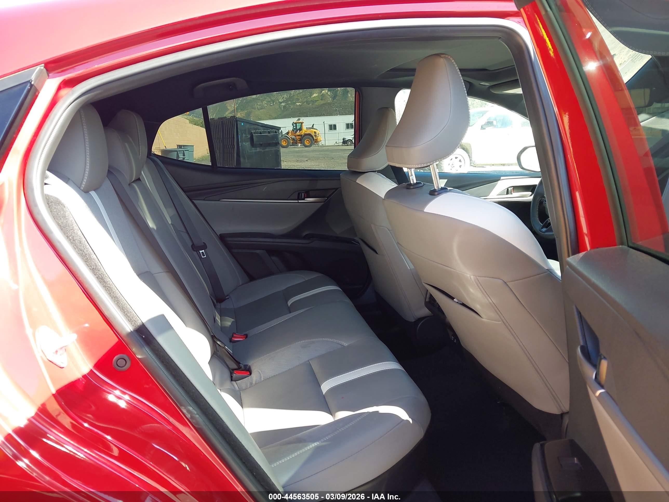 TOYOTA CAMRY image 8