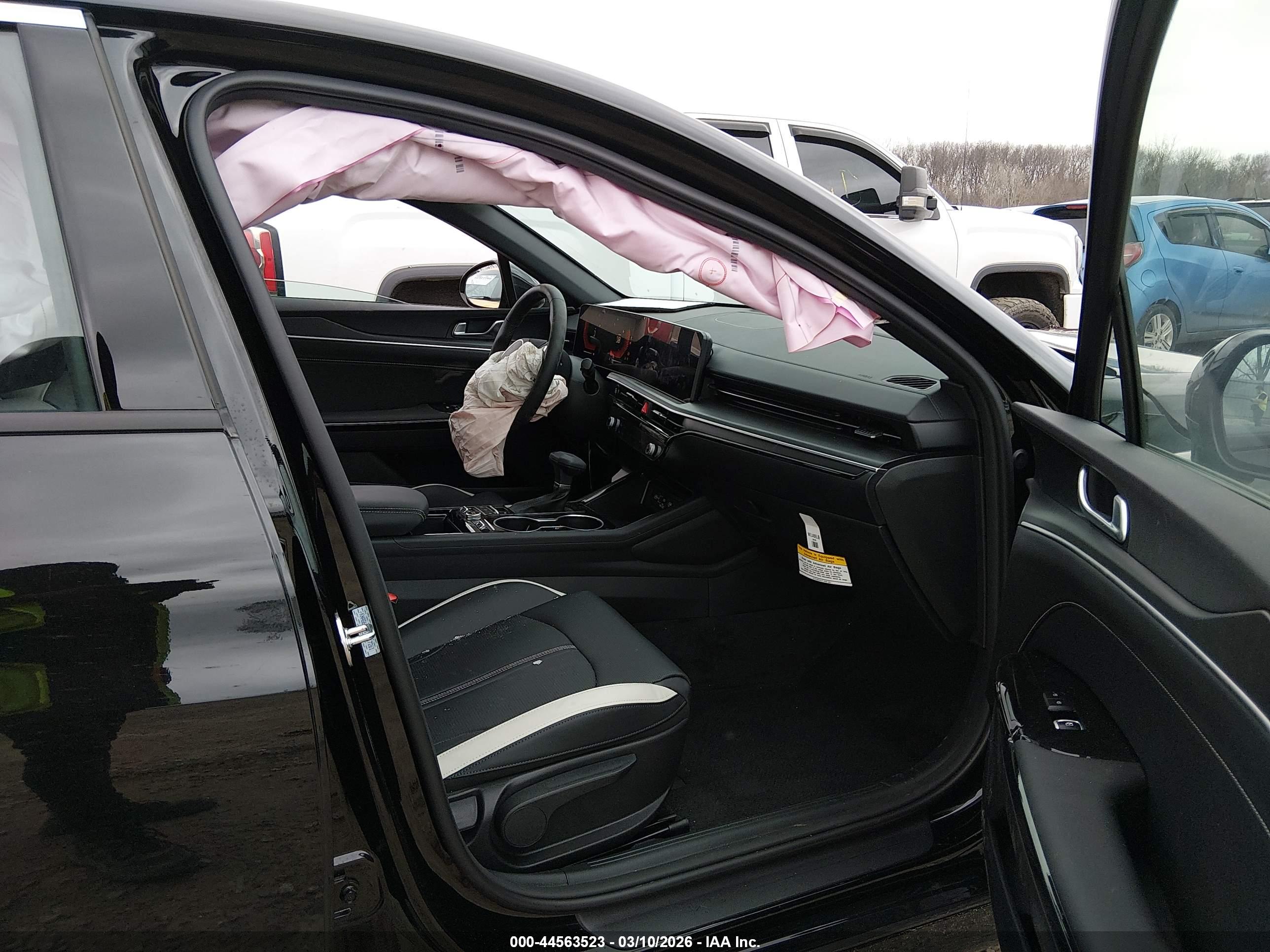 KIA K5 image 5