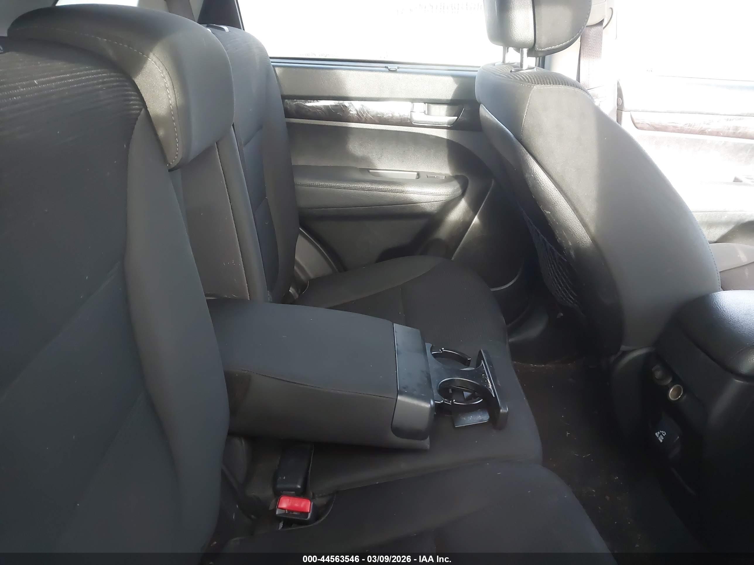 KIA SORENTO image 8
