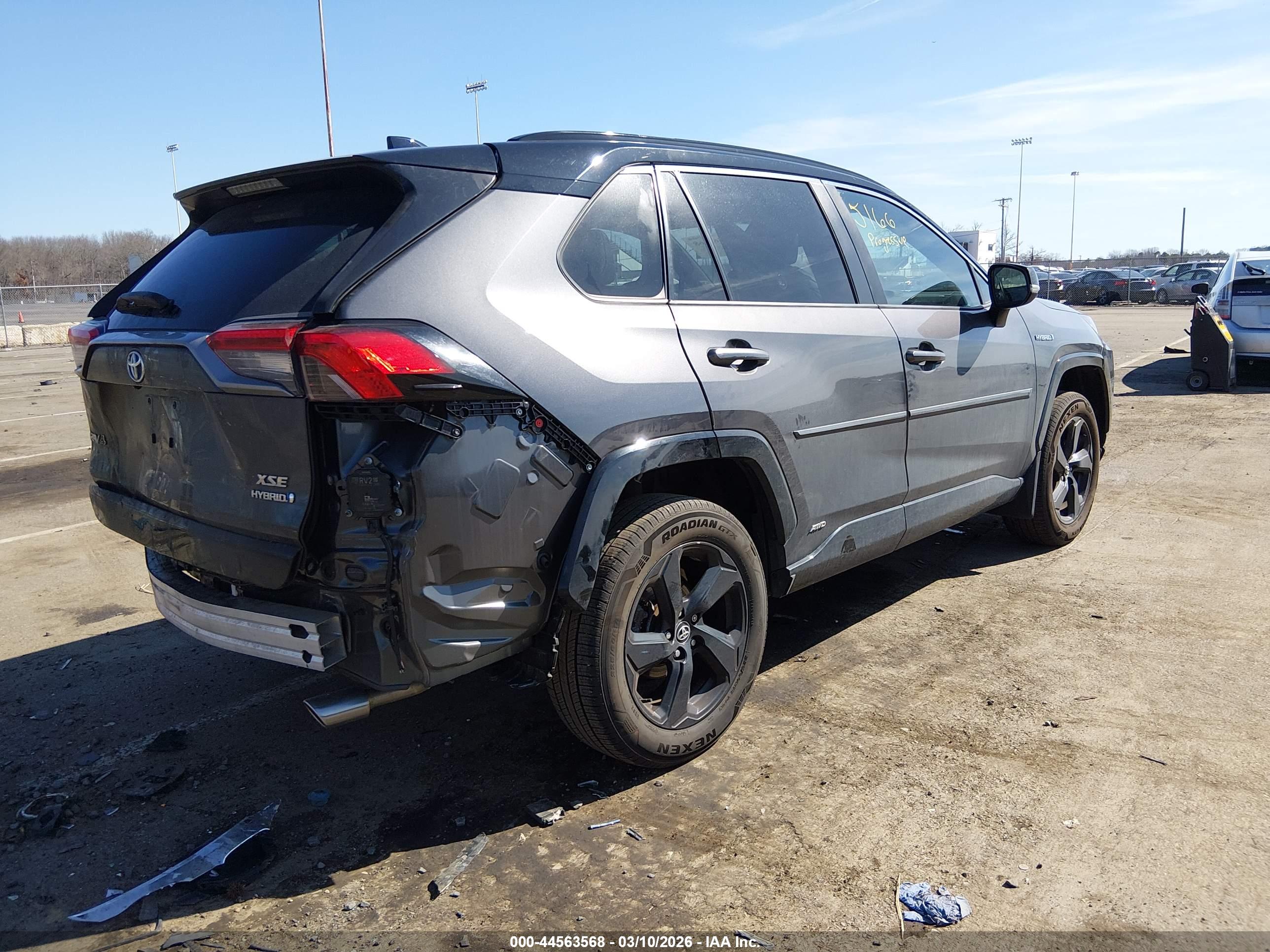 TOYOTA RAV4 image 4