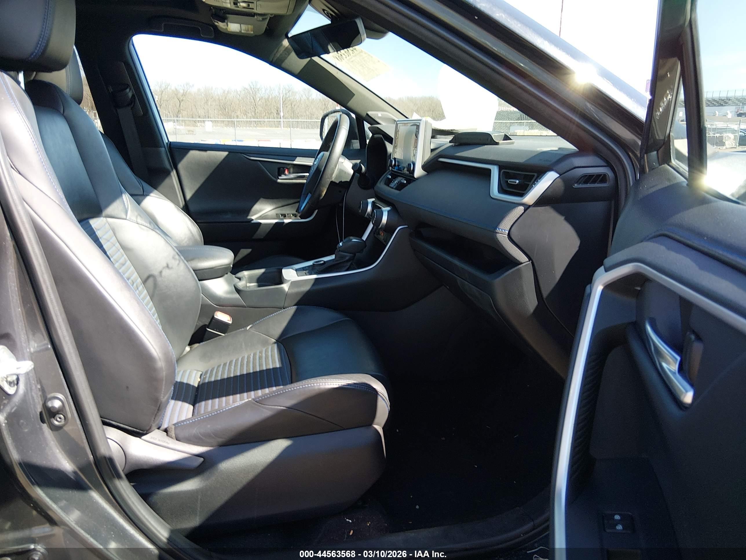 TOYOTA RAV4 image 5