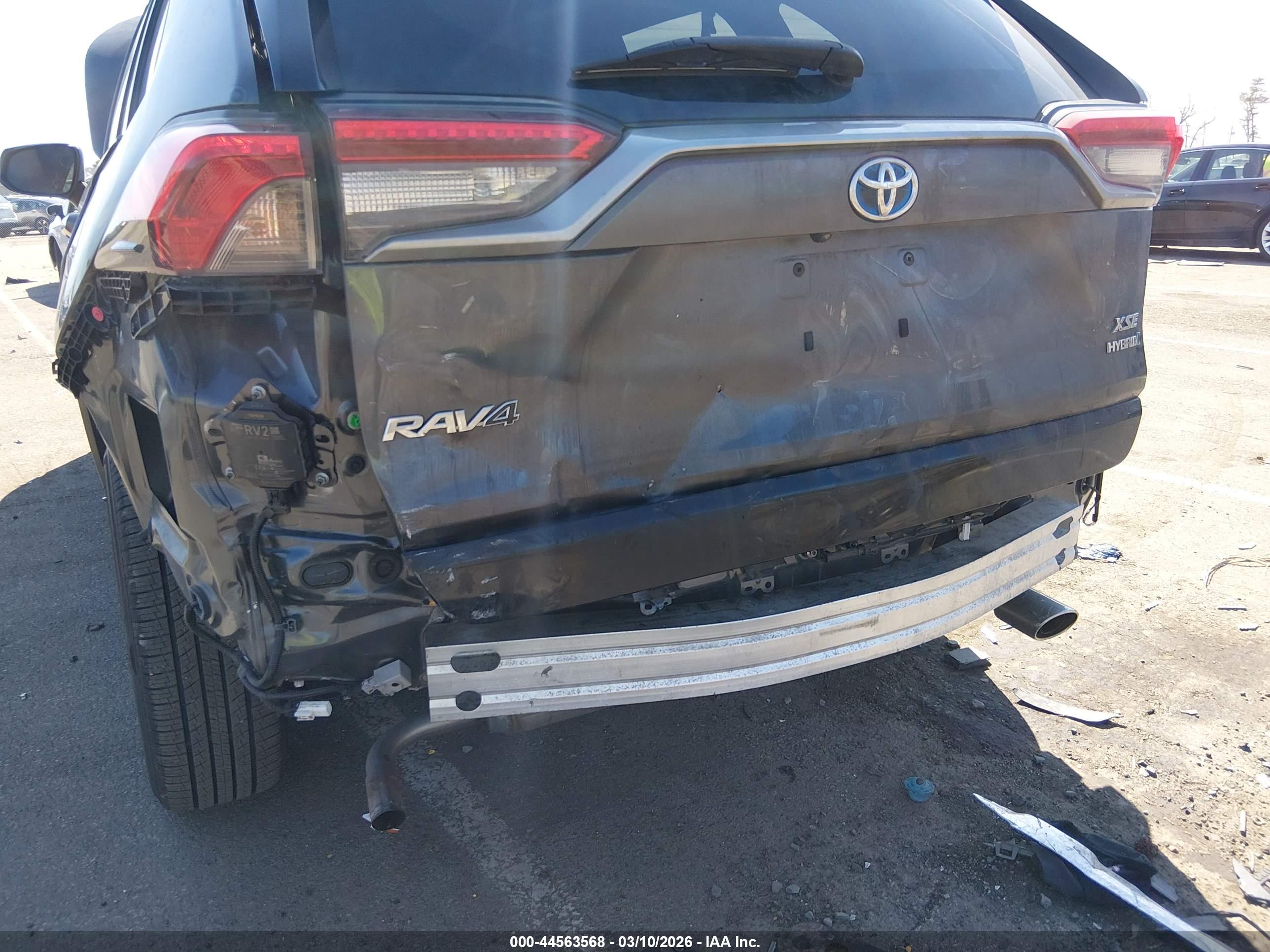 TOYOTA RAV4 image 6