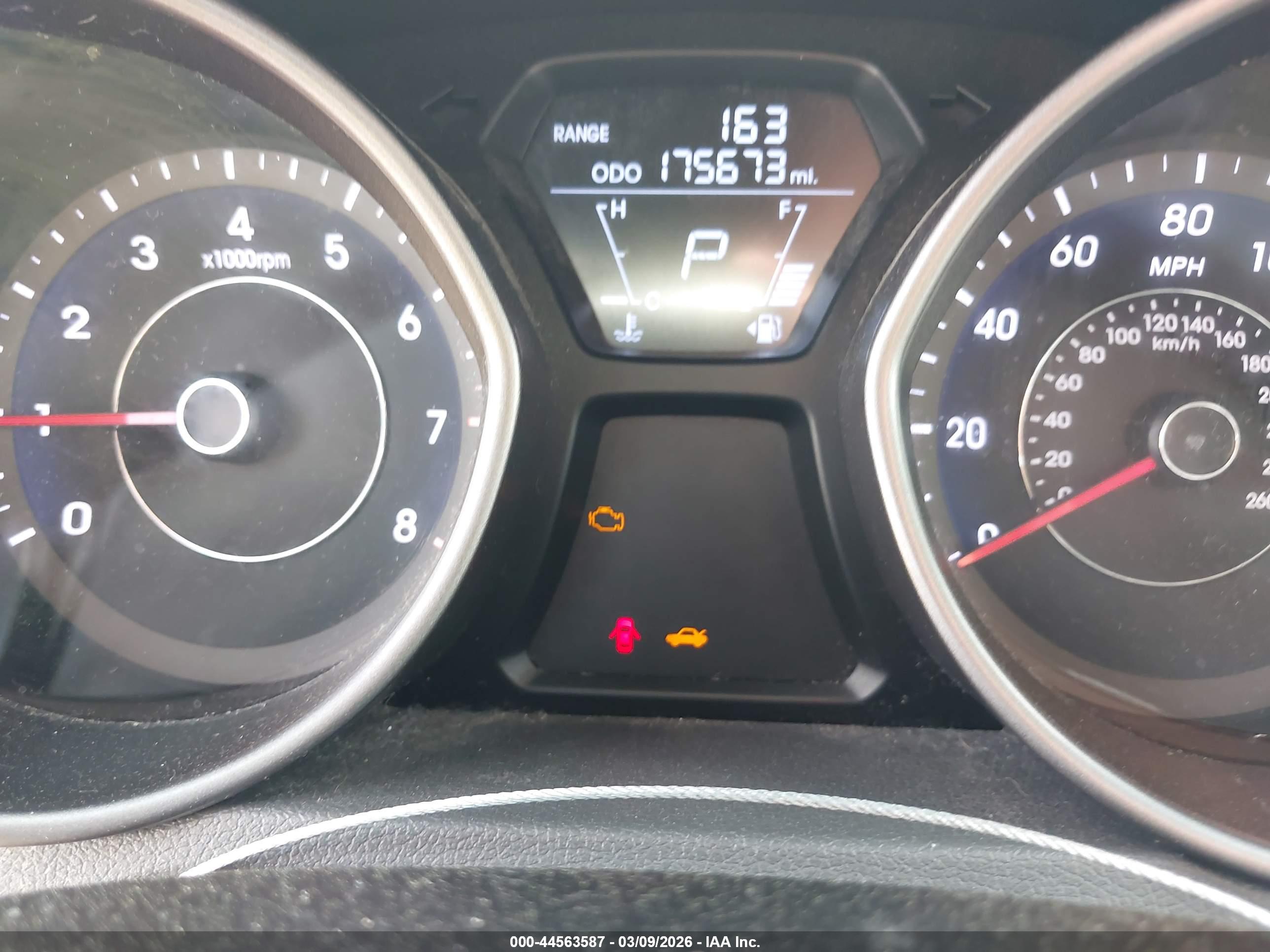 HYUNDAI ELANTRA image 7