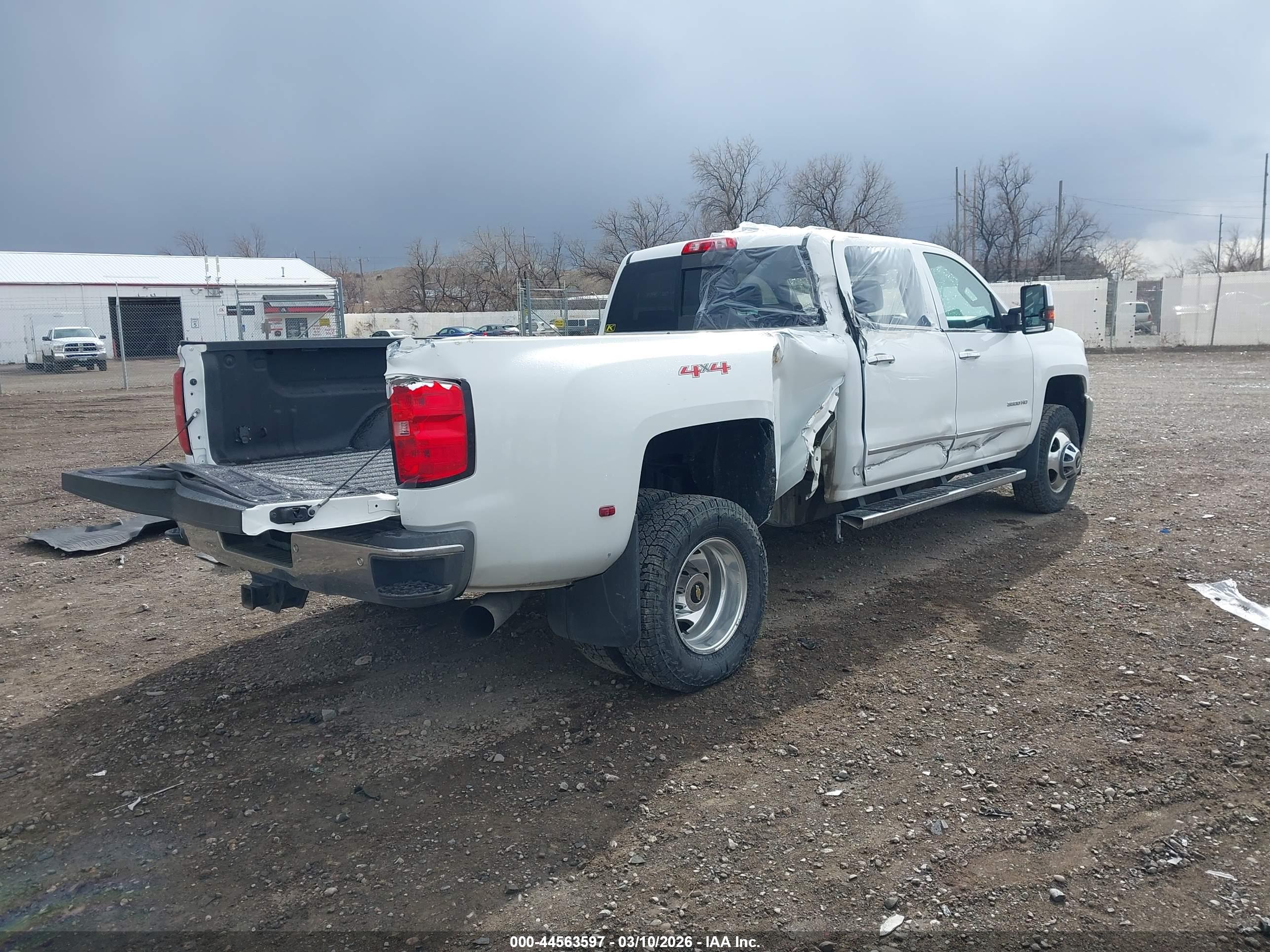 CHEVROLET SILVERADO image 4