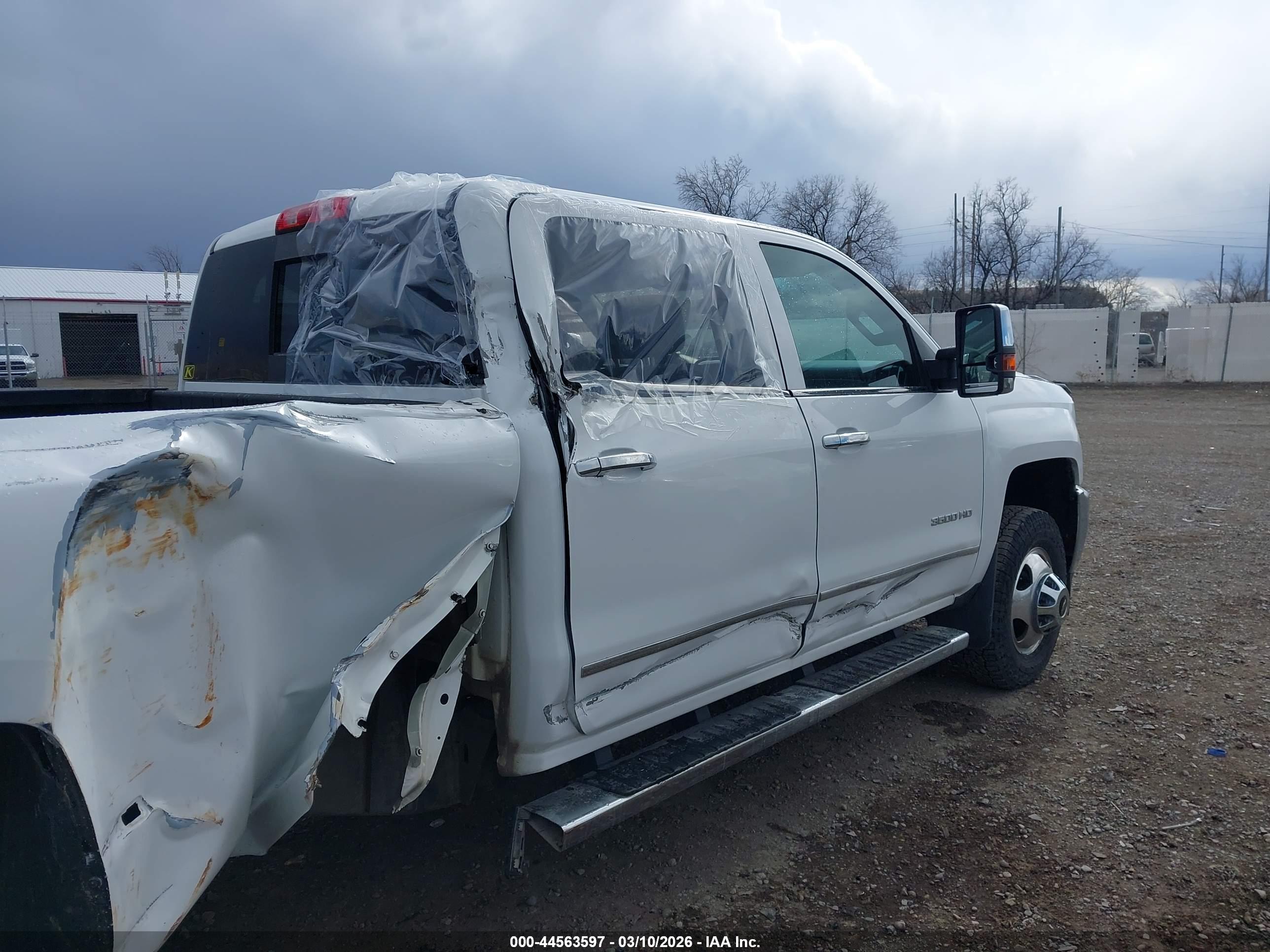 CHEVROLET SILVERADO image 6