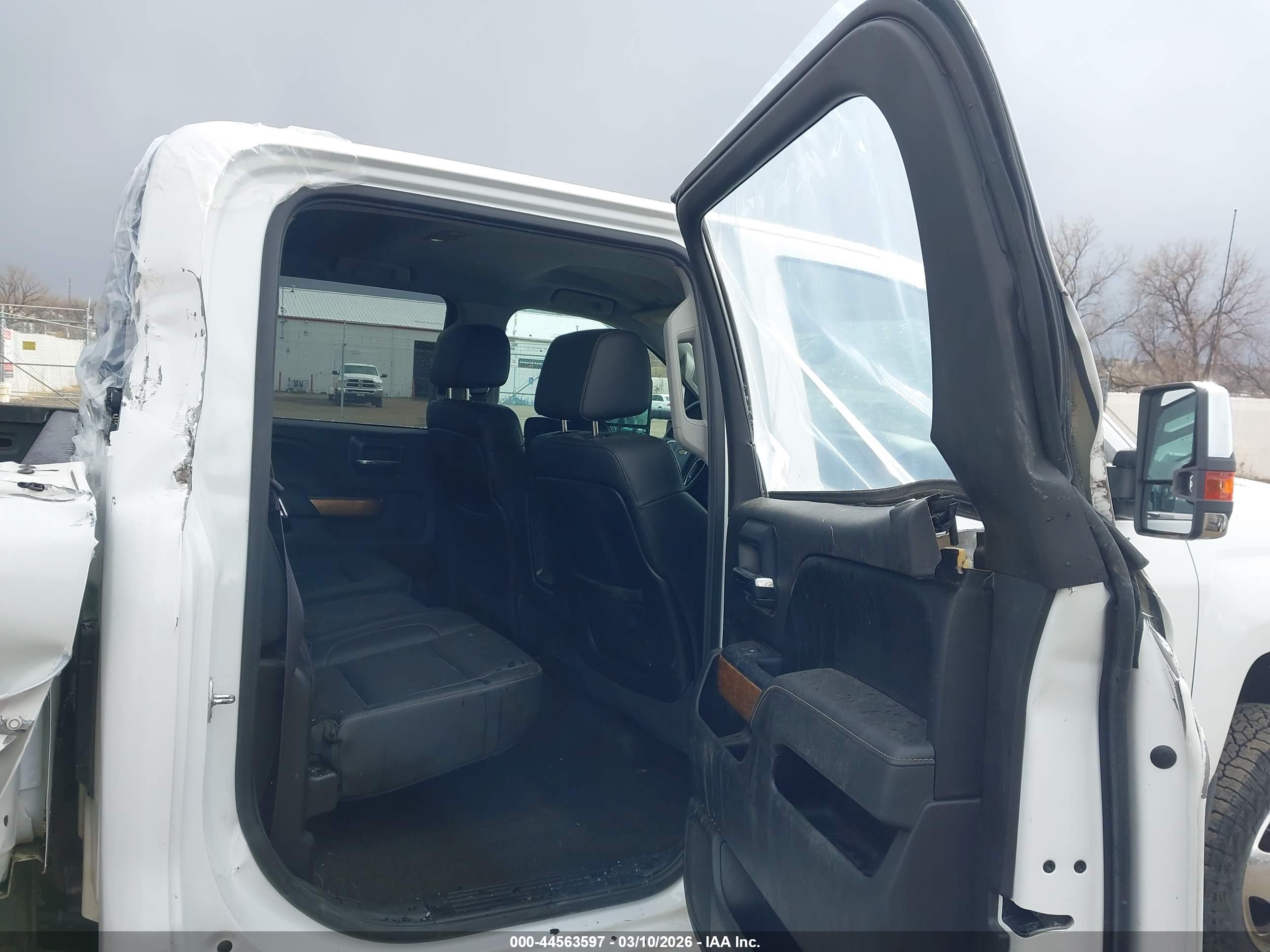 CHEVROLET SILVERADO image 8