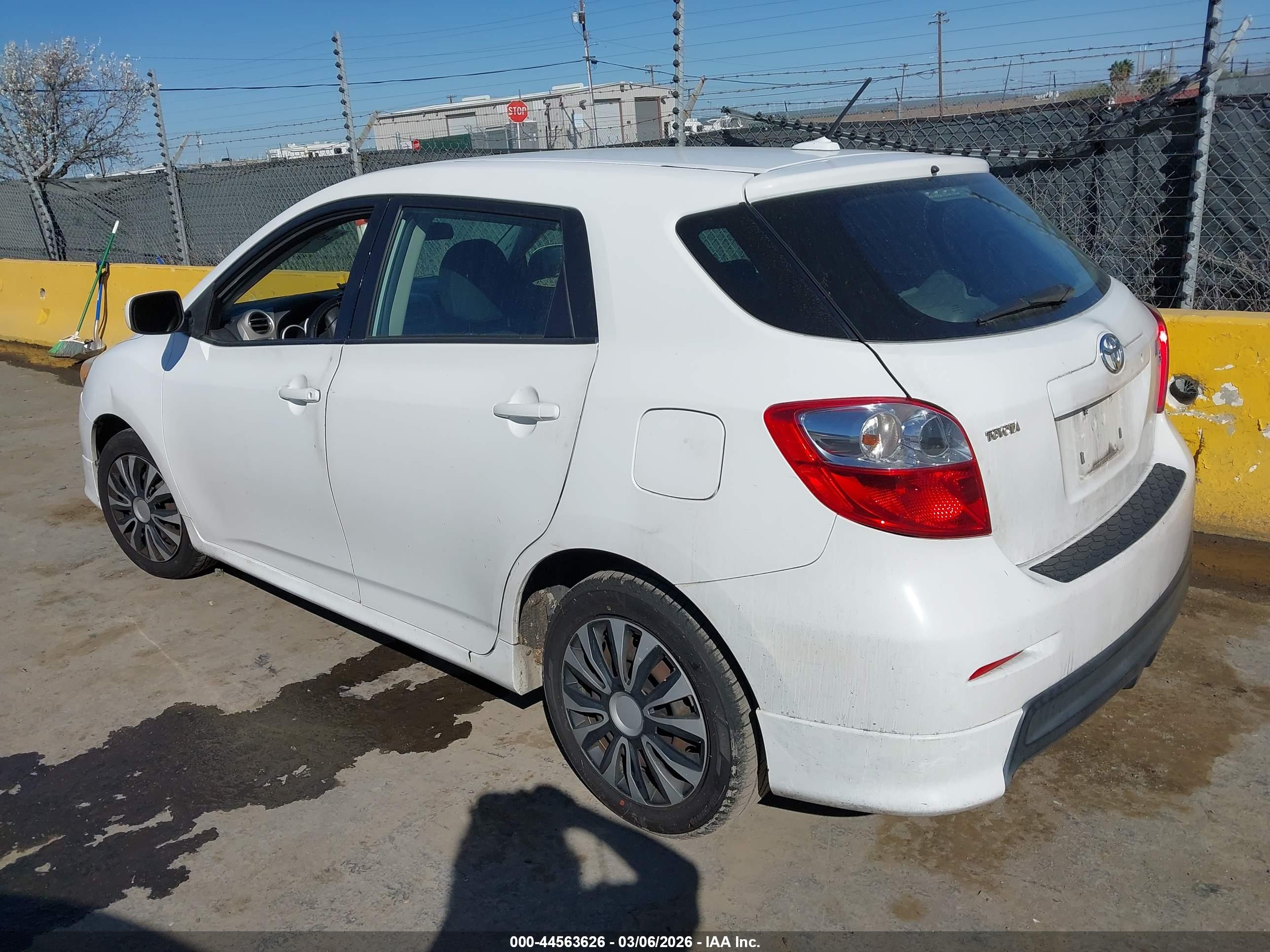 TOYOTA MATRIX image 3