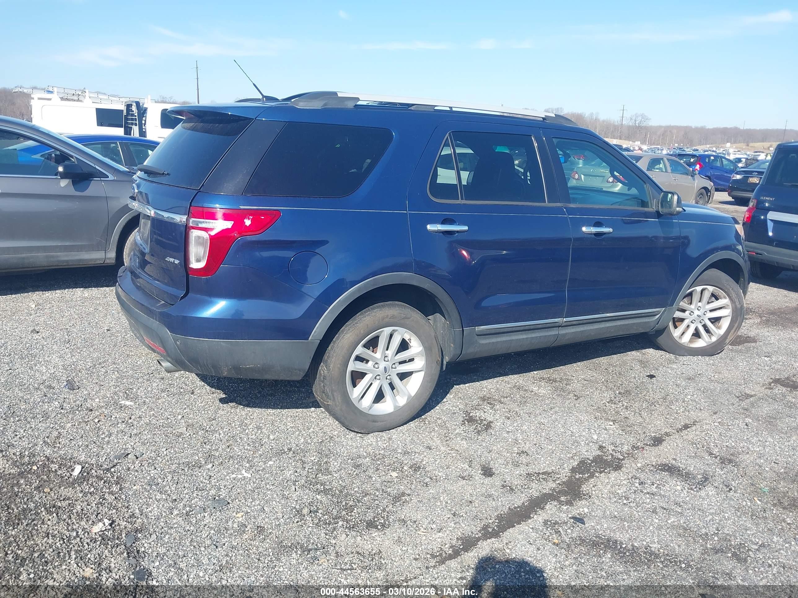 FORD EXPLORER image 4