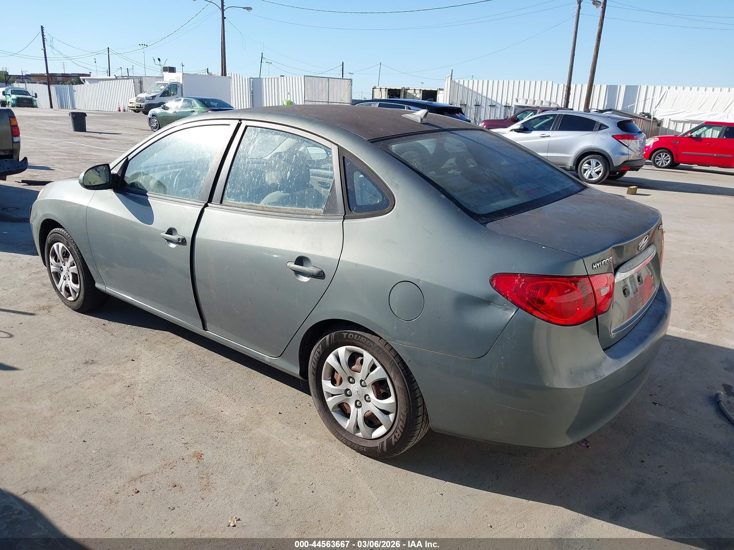 HYUNDAI ELANTRA image 3