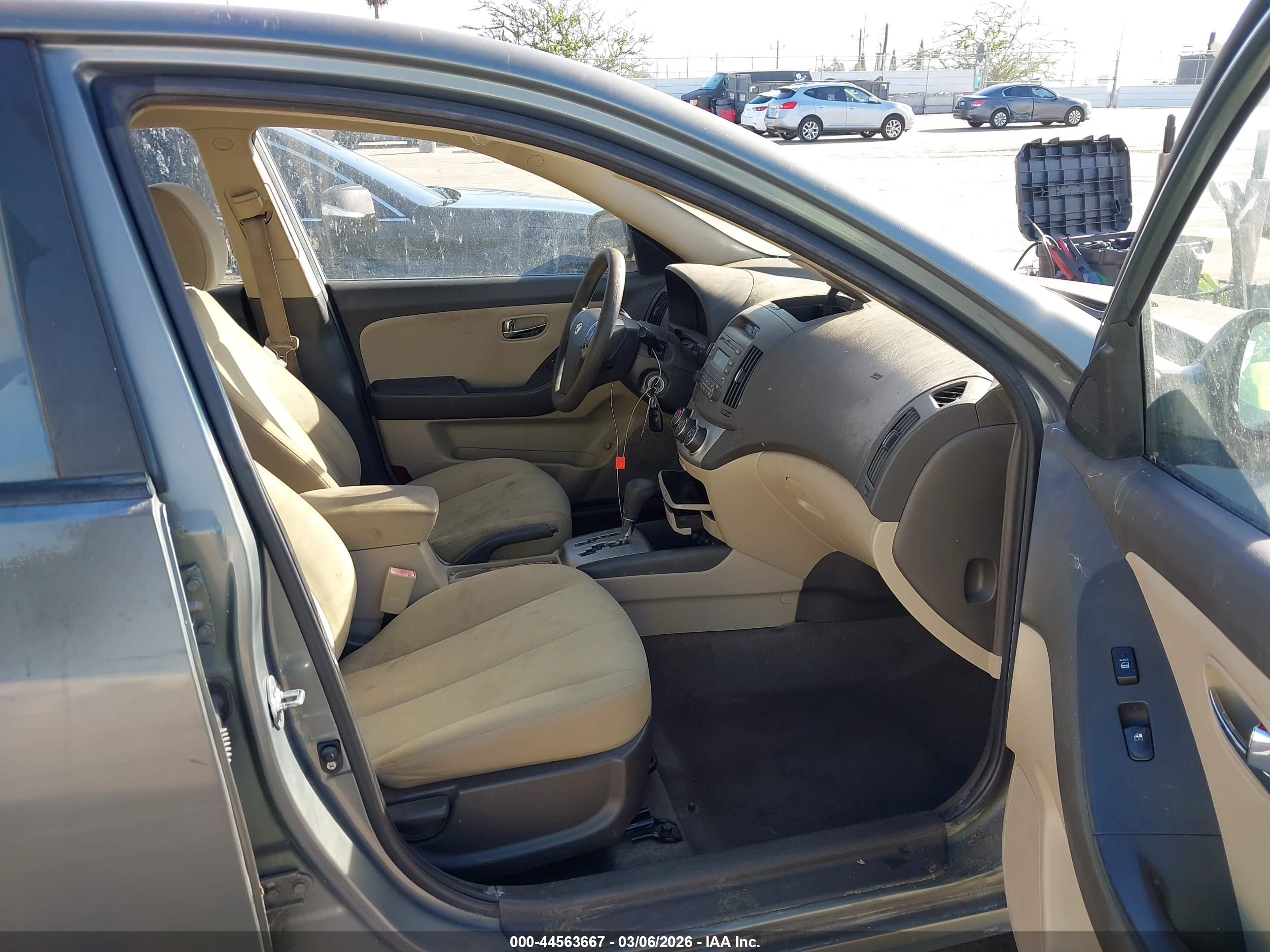 HYUNDAI ELANTRA image 5