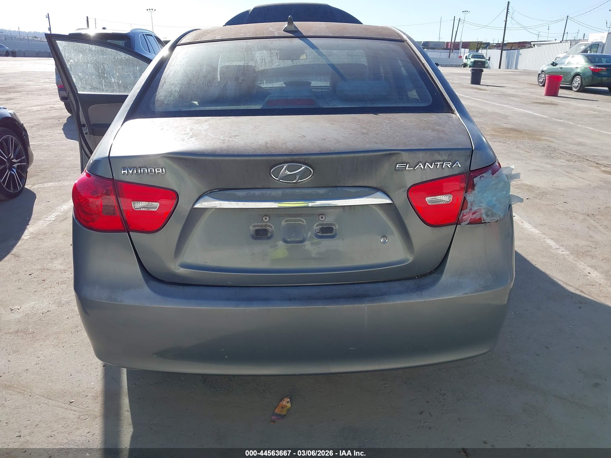 HYUNDAI ELANTRA image 6
