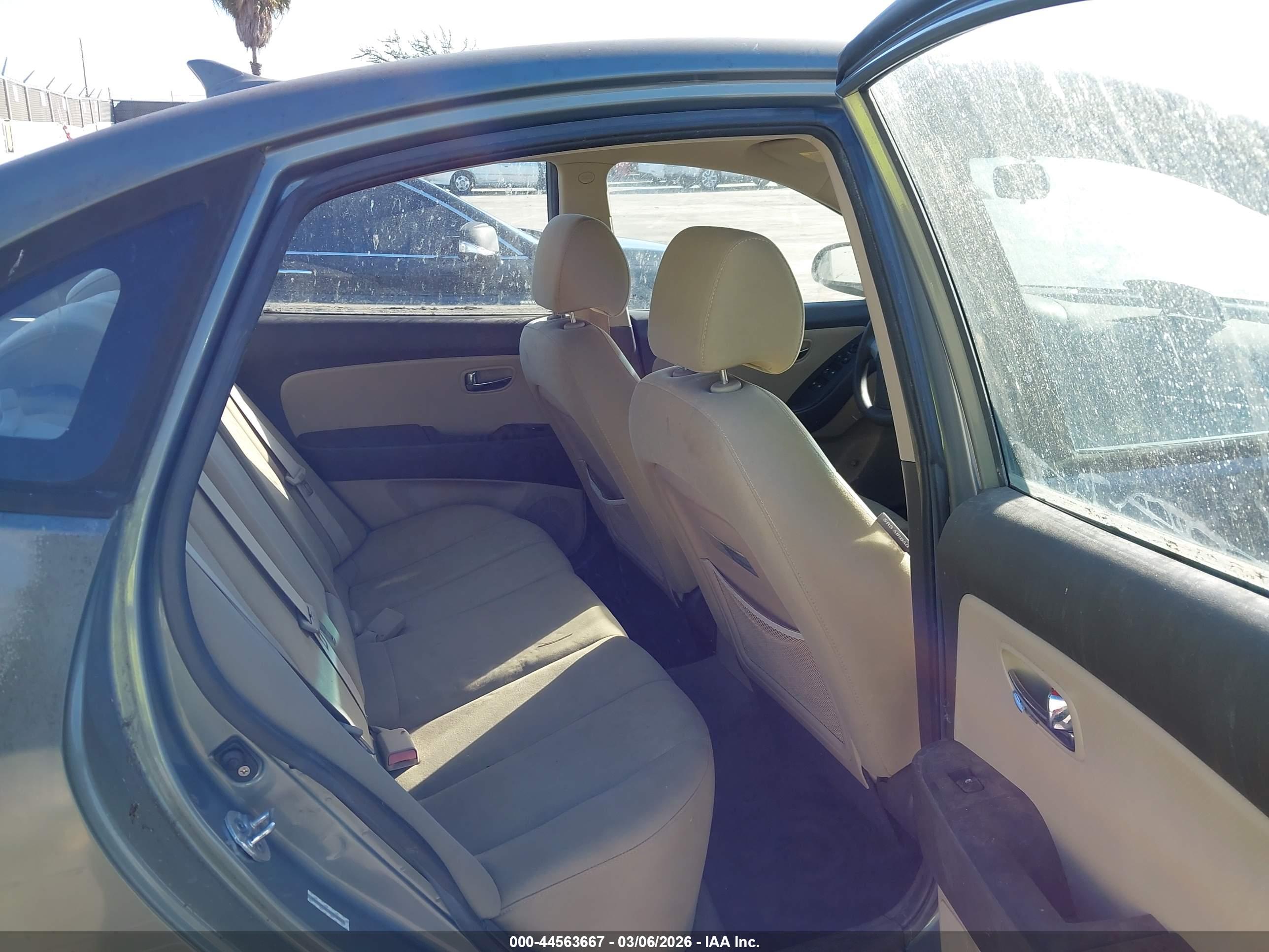 HYUNDAI ELANTRA image 8