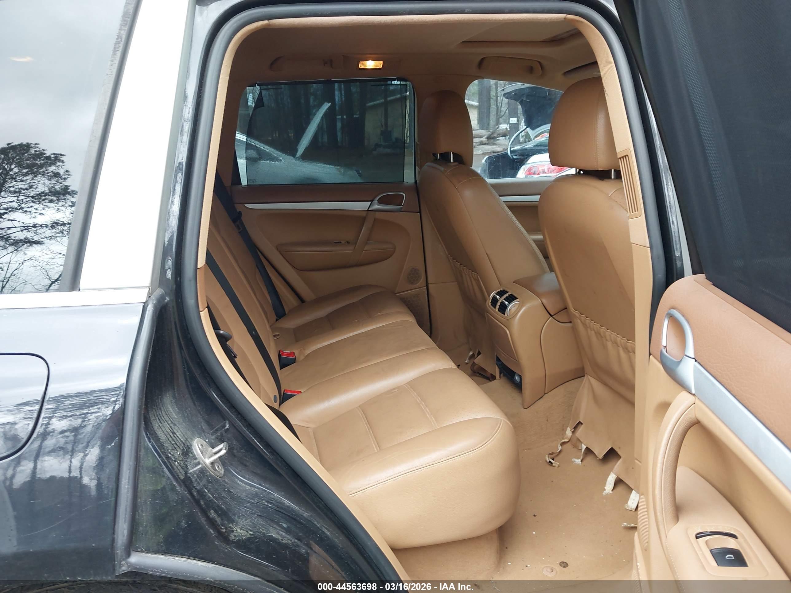 PORSCHE CAYENNE image 8