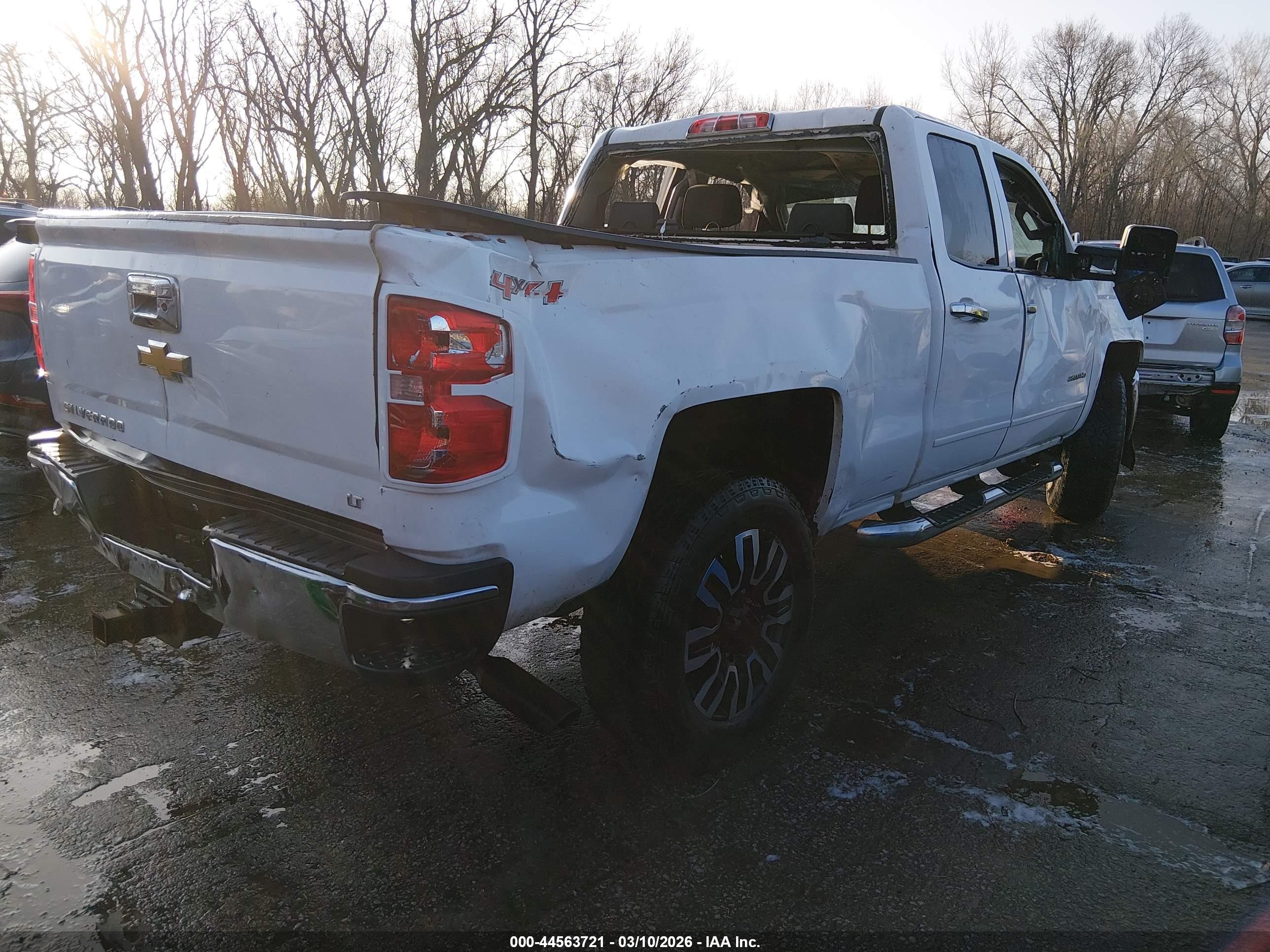 CHEVROLET SILVERADO image 4