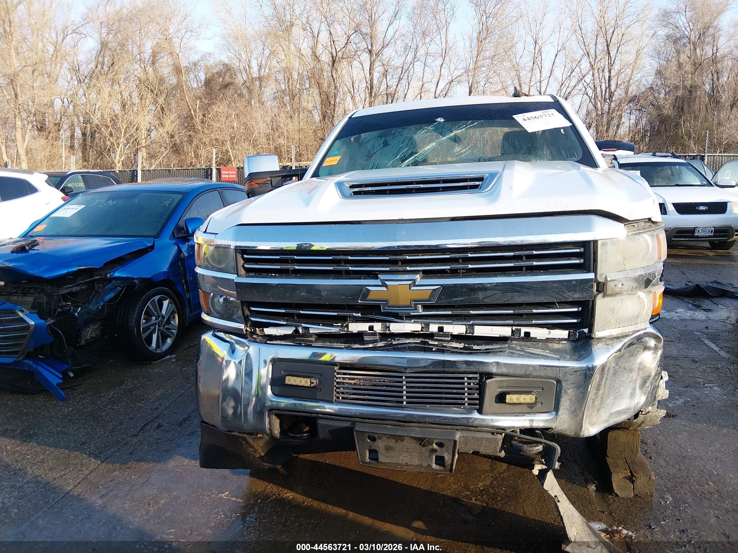 CHEVROLET SILVERADO image 6