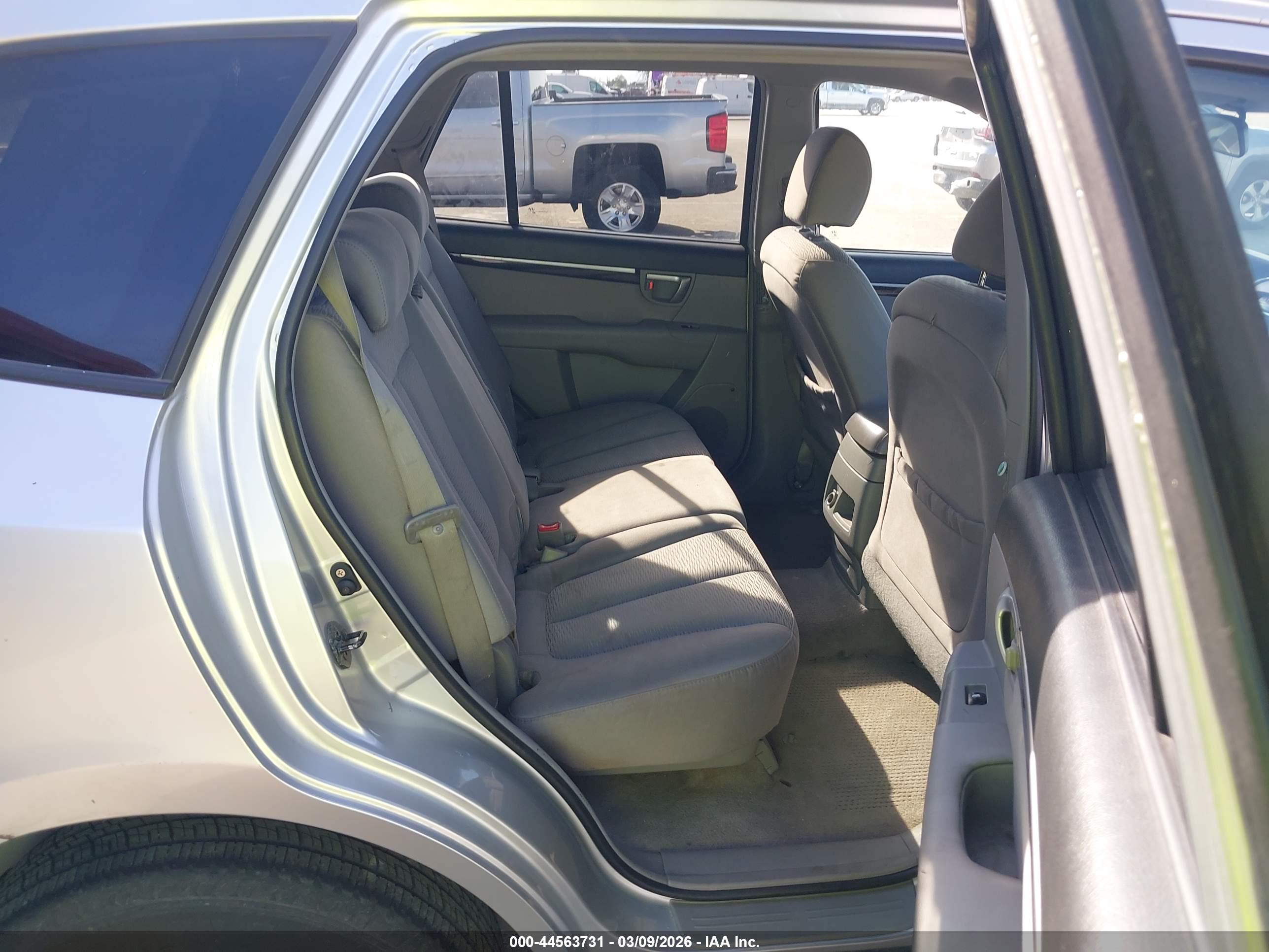 HYUNDAI SANTA image 8