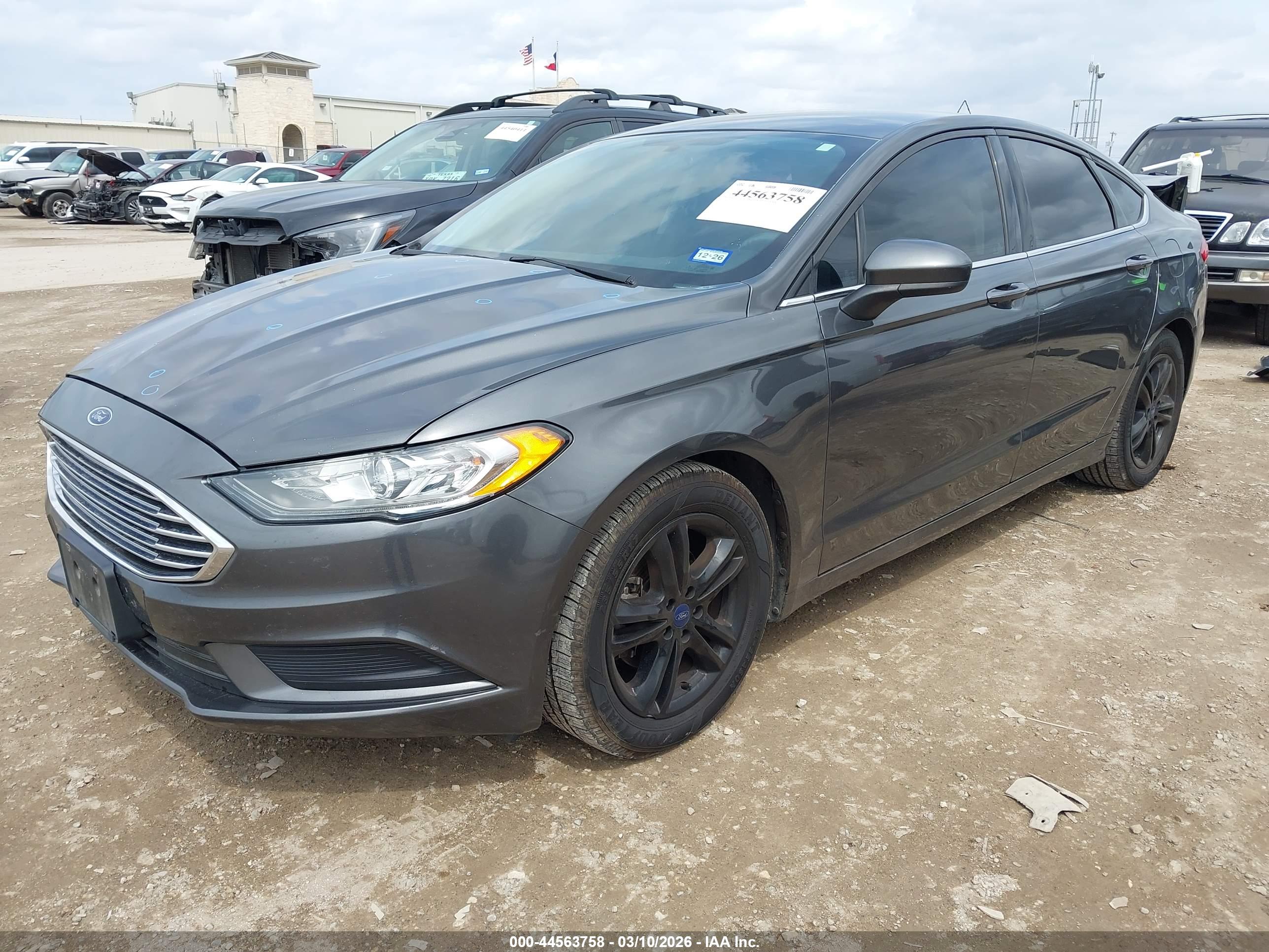 FORD FUSION image 2