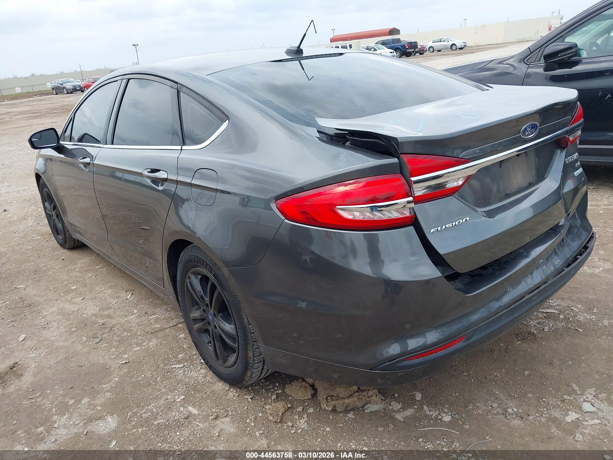 FORD FUSION image 3
