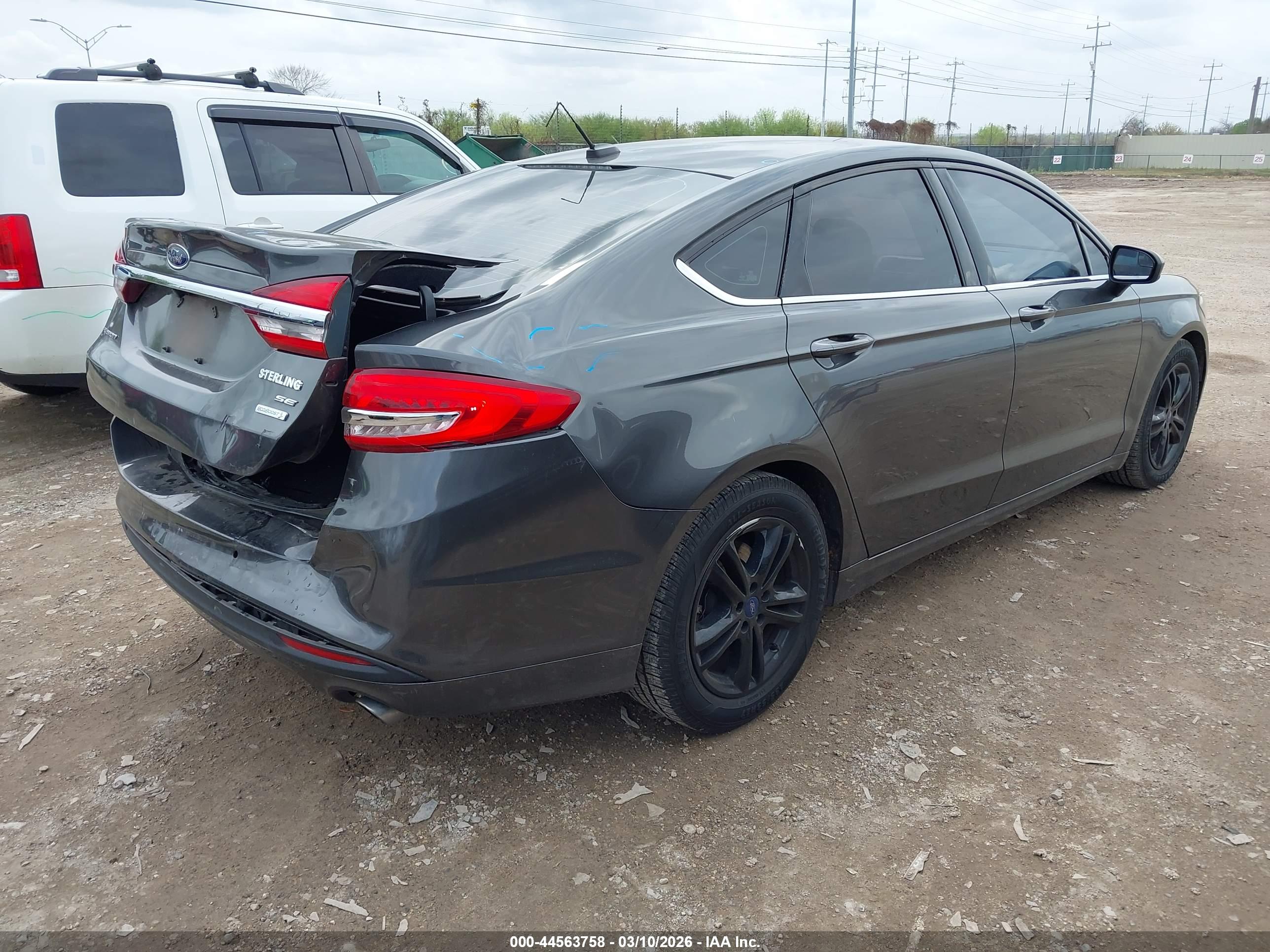 FORD FUSION image 4