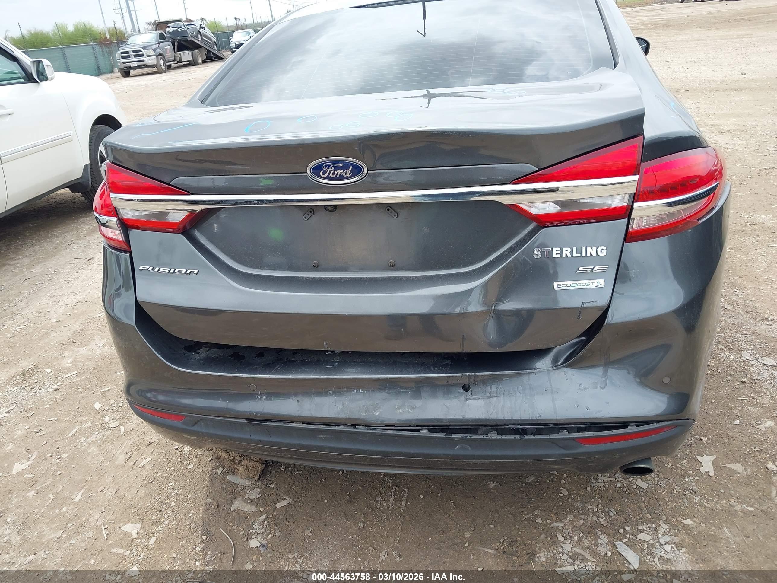 FORD FUSION image 6