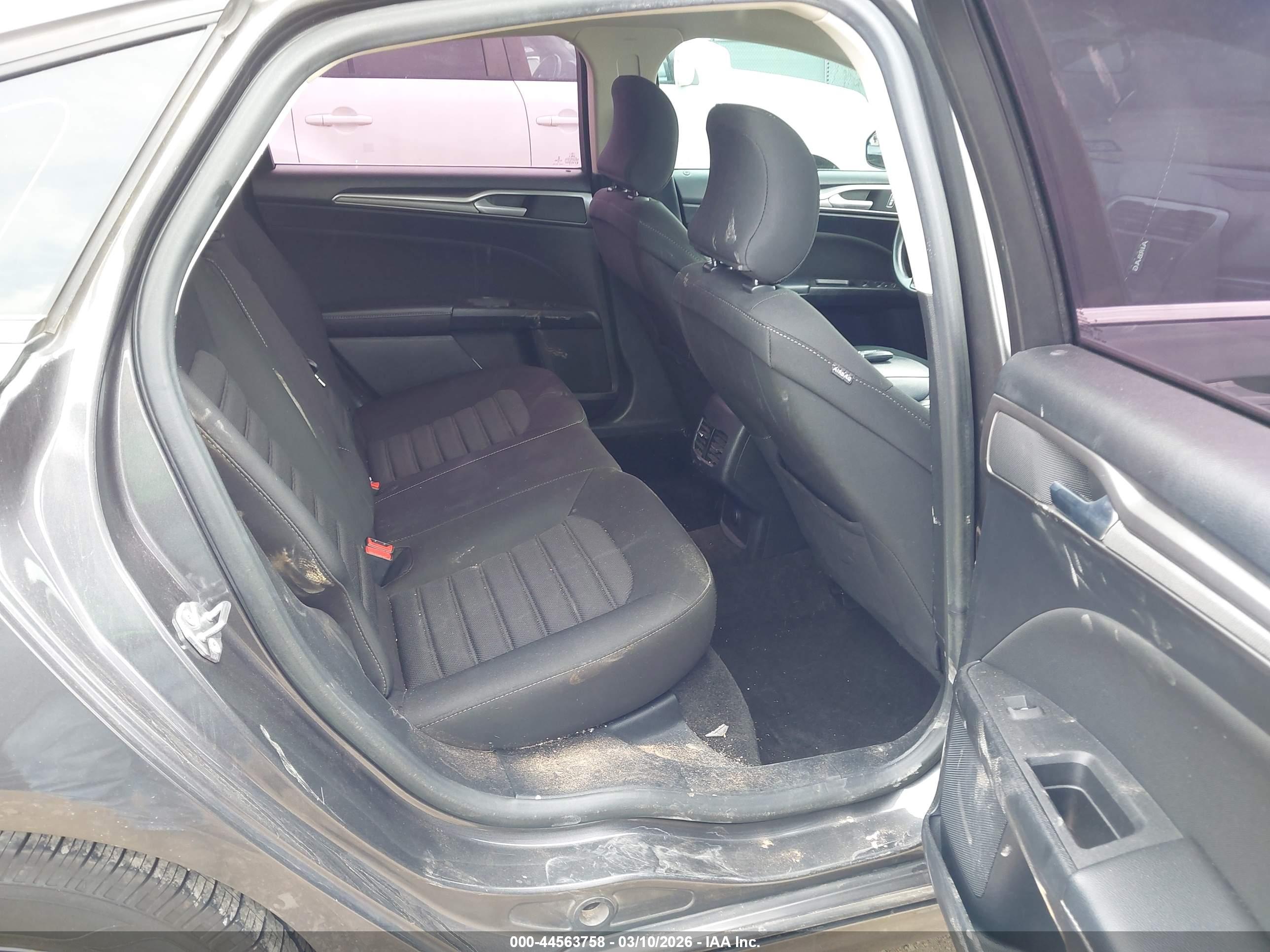 FORD FUSION image 8