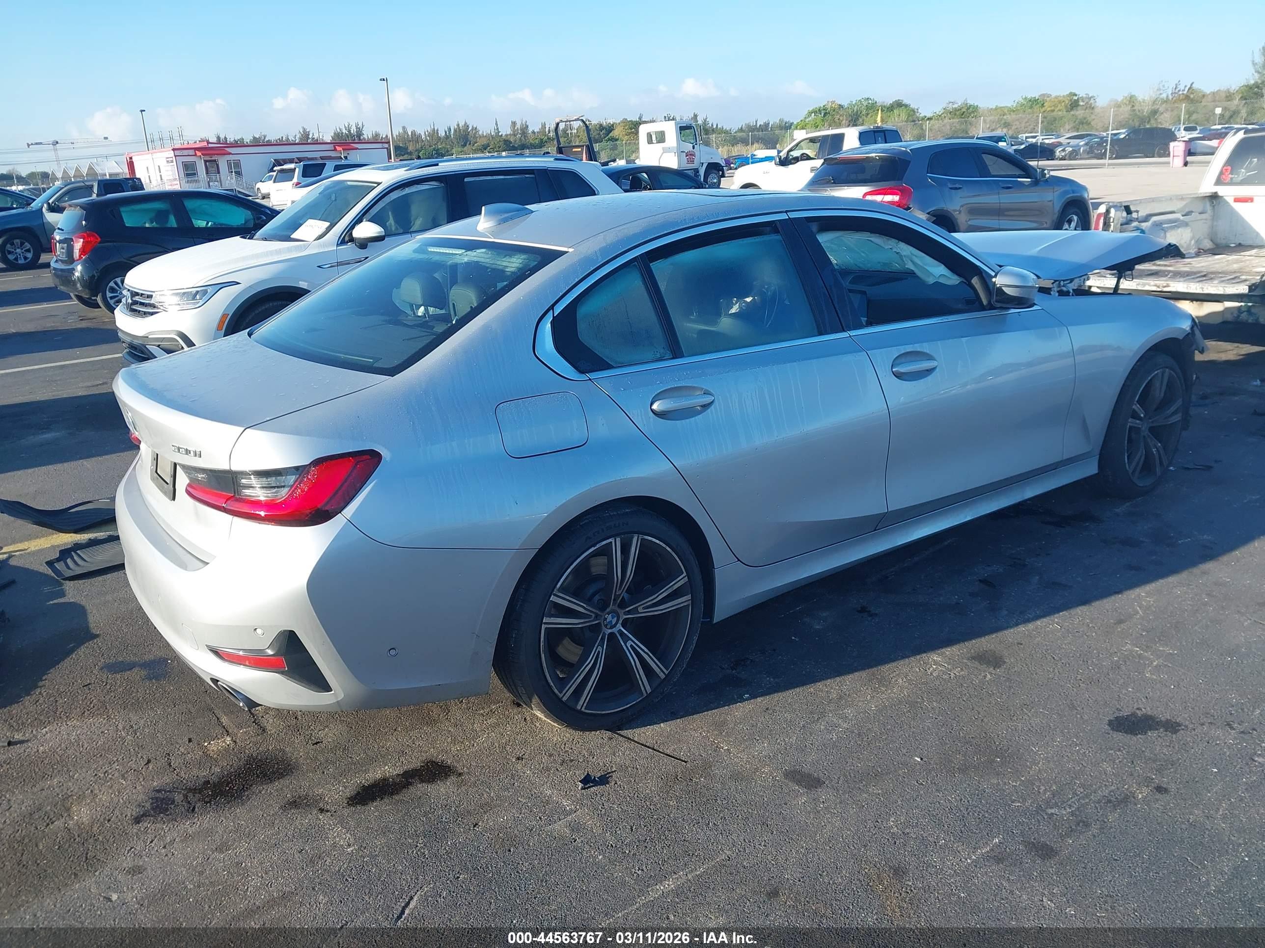 BMW 330I image 4