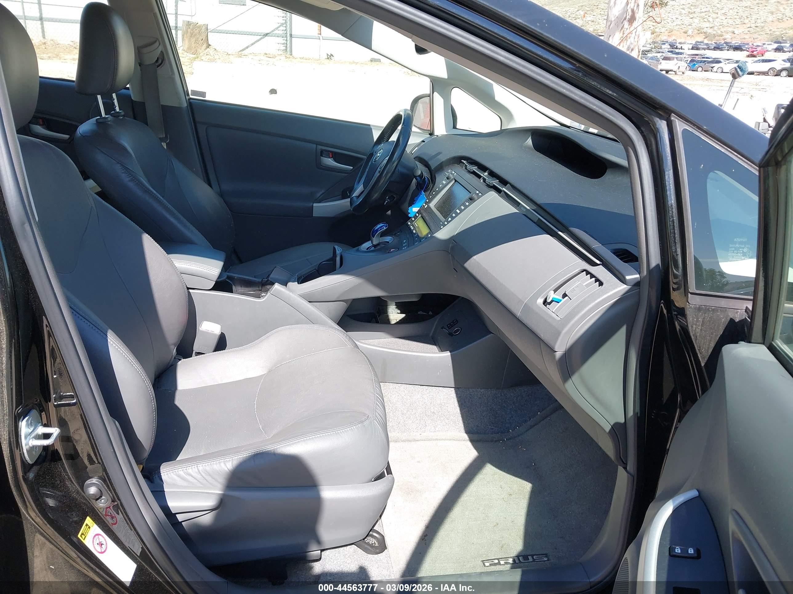 TOYOTA PRIUS image 5