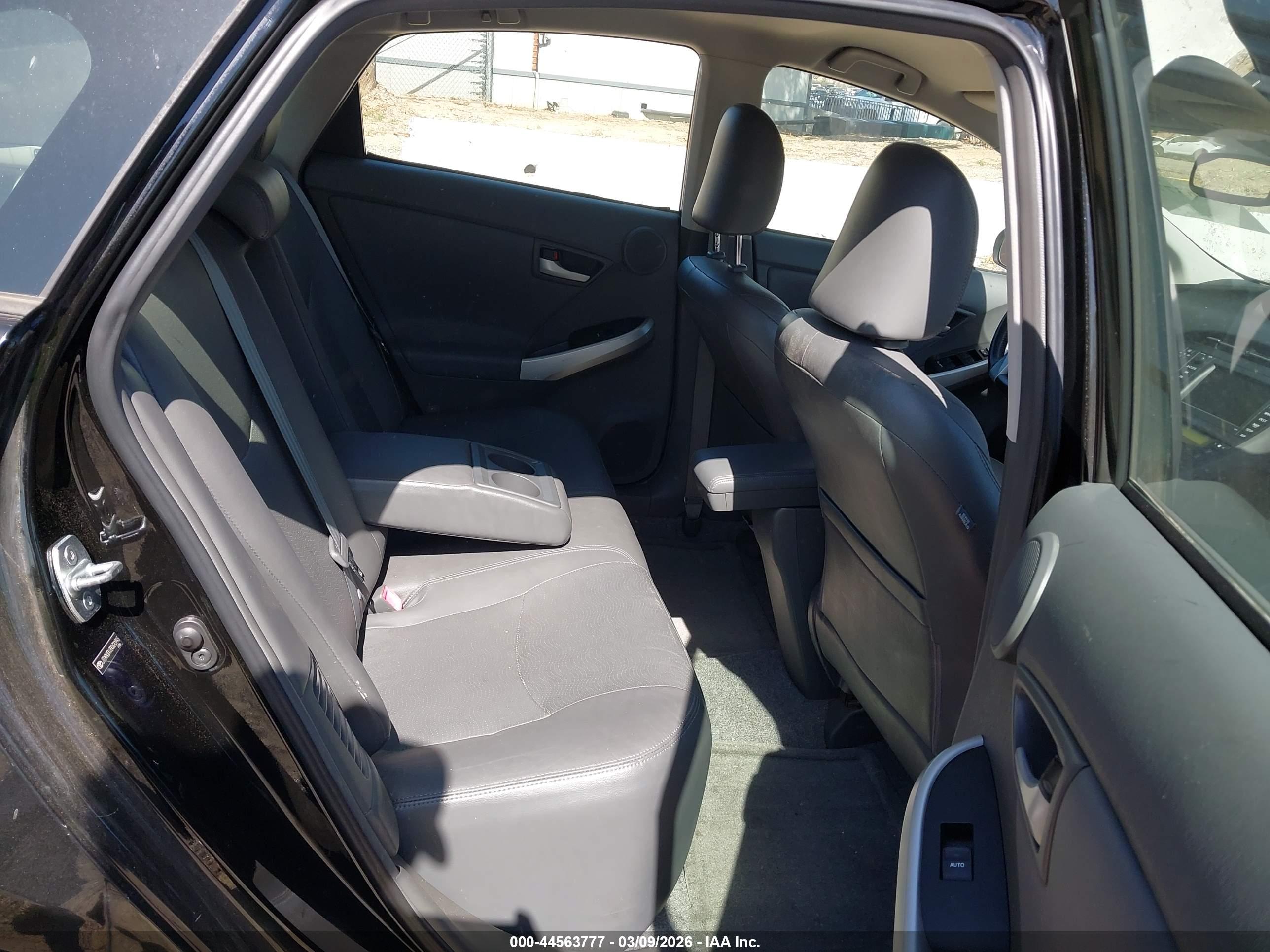 TOYOTA PRIUS image 8