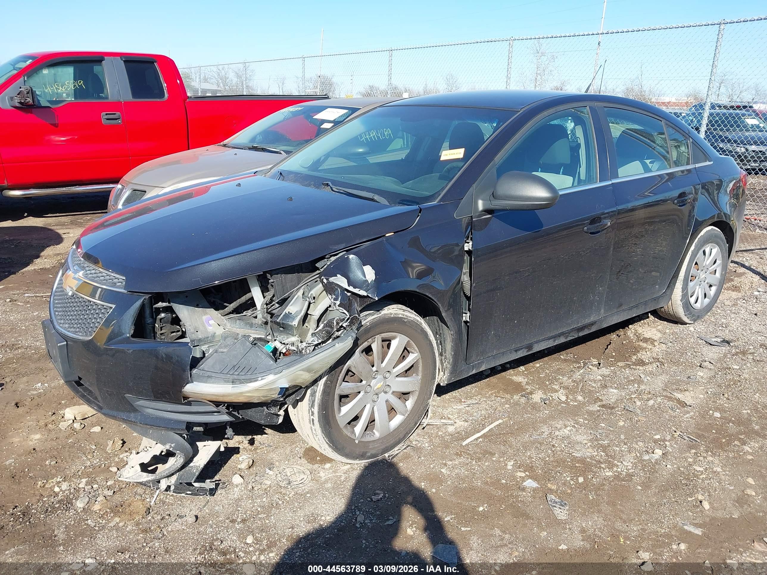 CHEVROLET CRUZE image 2