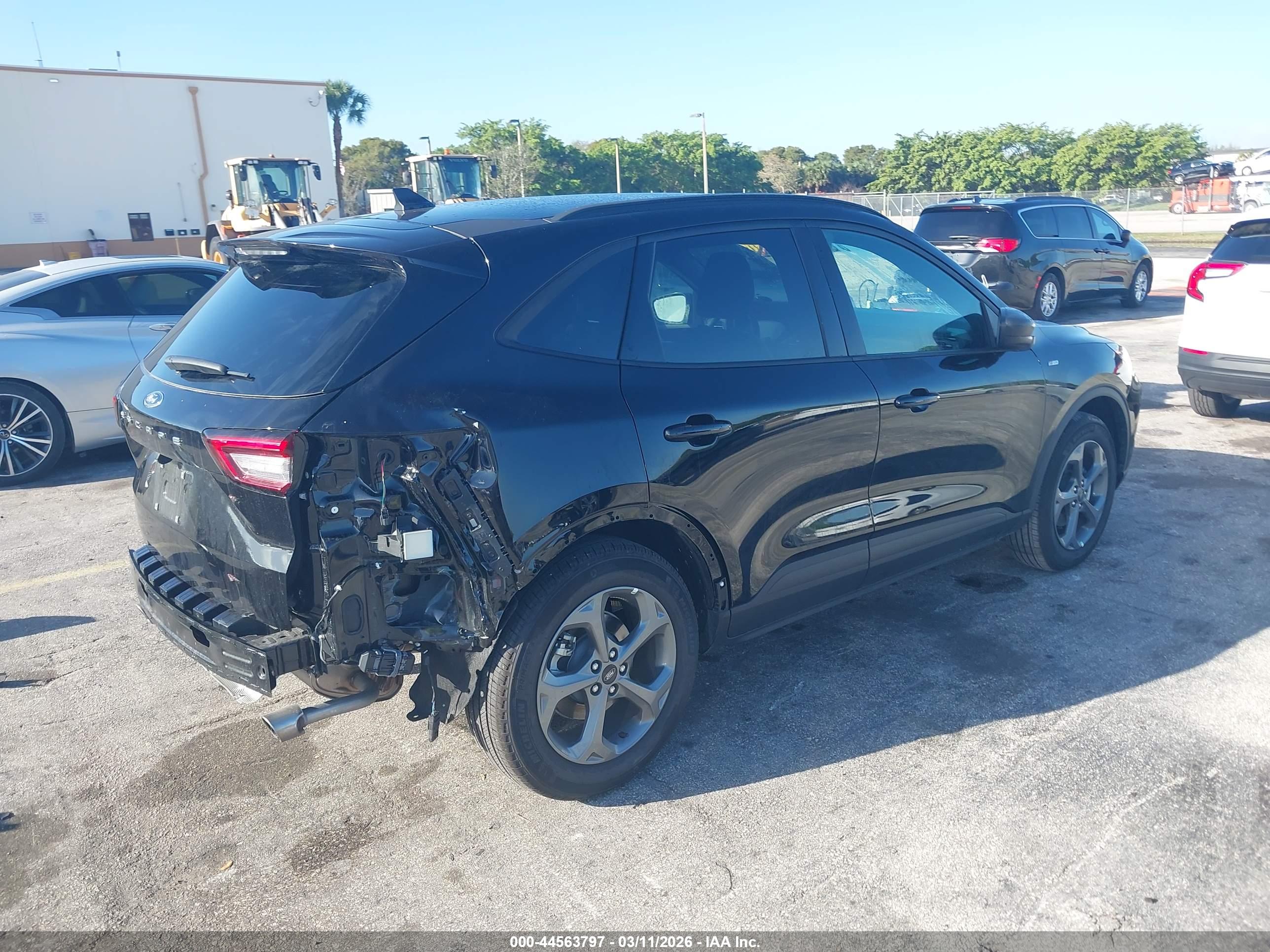 FORD ESCAPE image 4