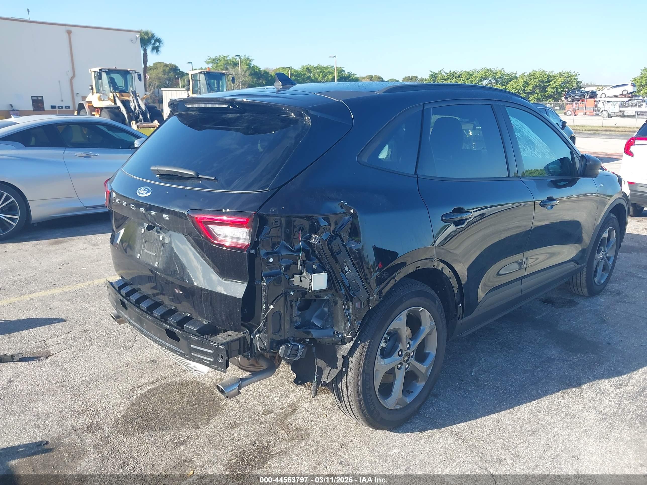 FORD ESCAPE image 6
