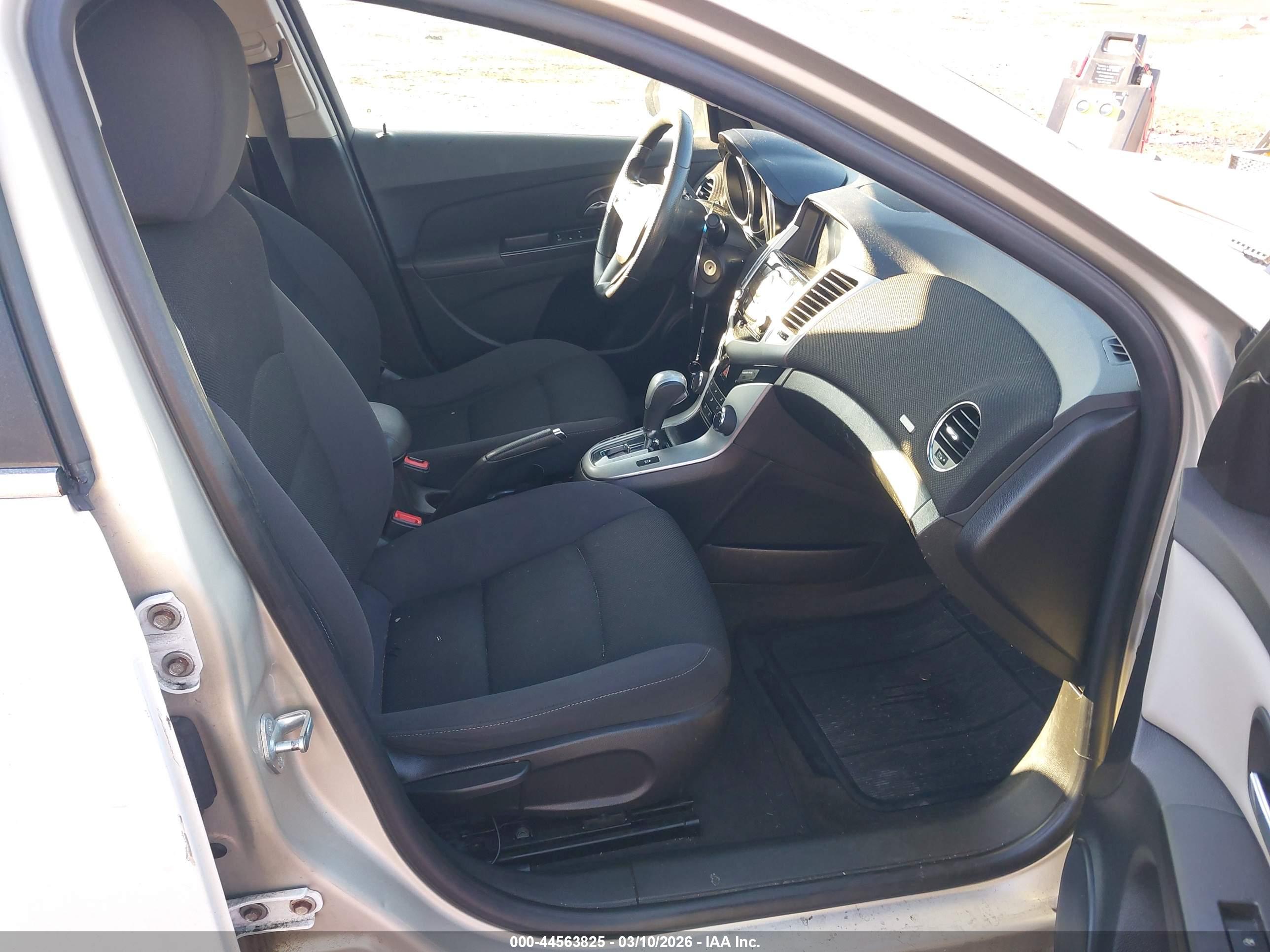 CHEVROLET CRUZE image 5