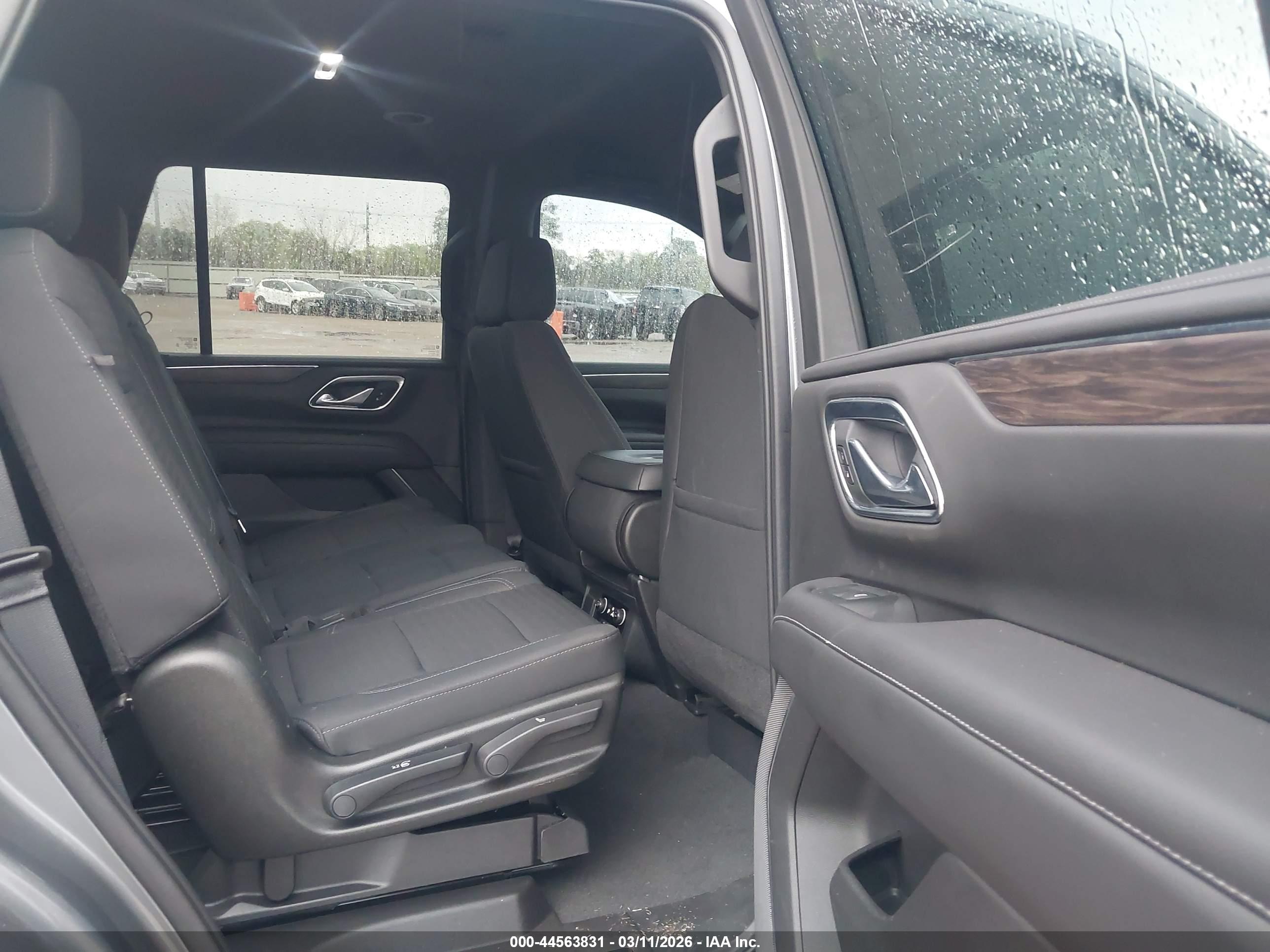 CHEVROLET TAHOE image 8
