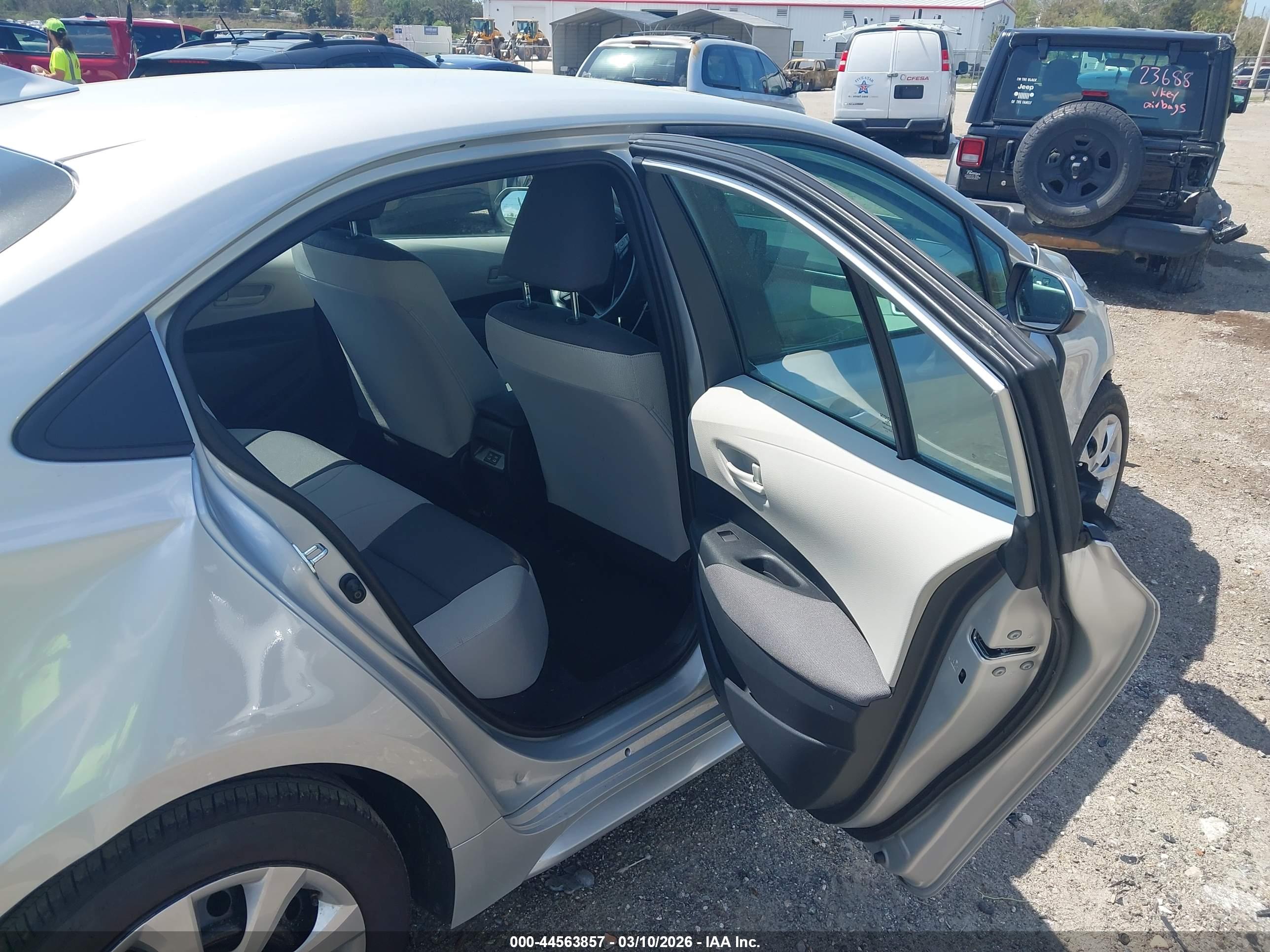TOYOTA COROLLA image 8
