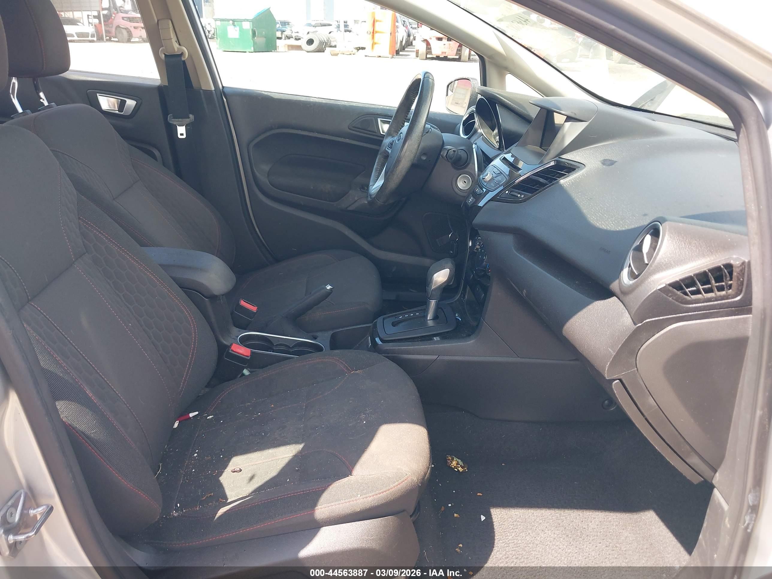 FORD FIESTA image 5