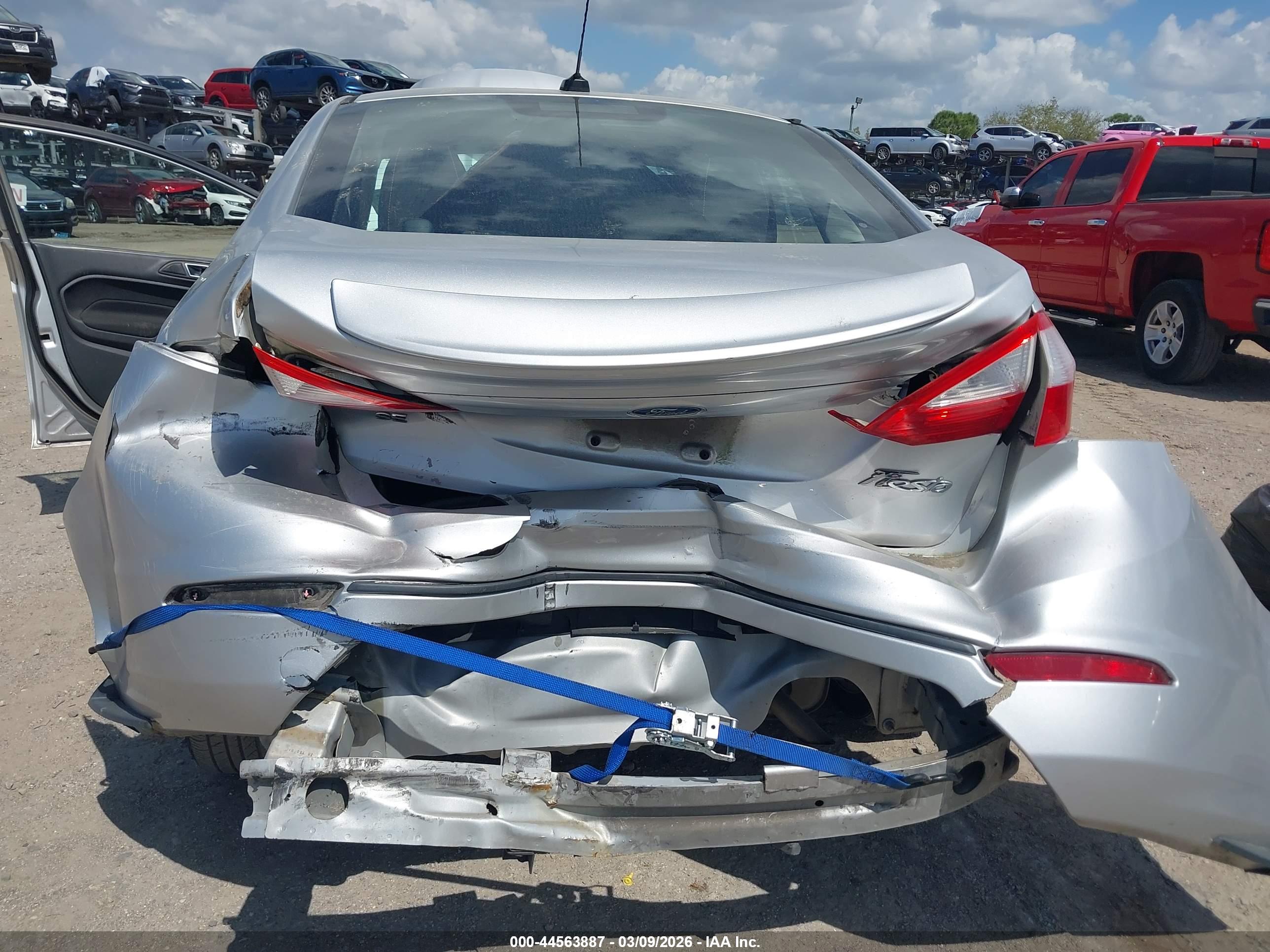 FORD FIESTA image 6