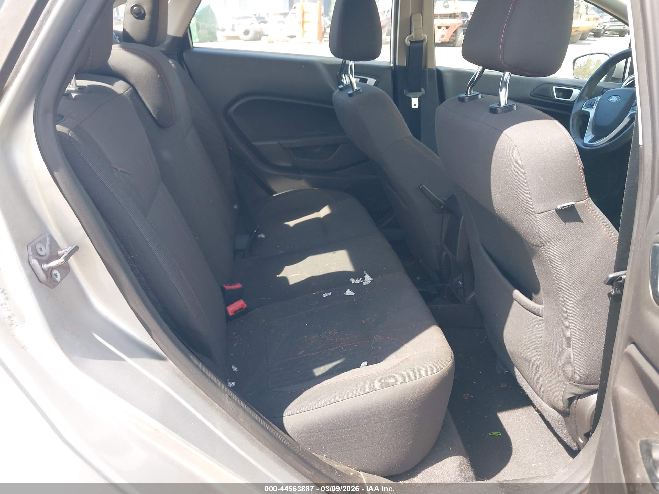 FORD FIESTA image 8