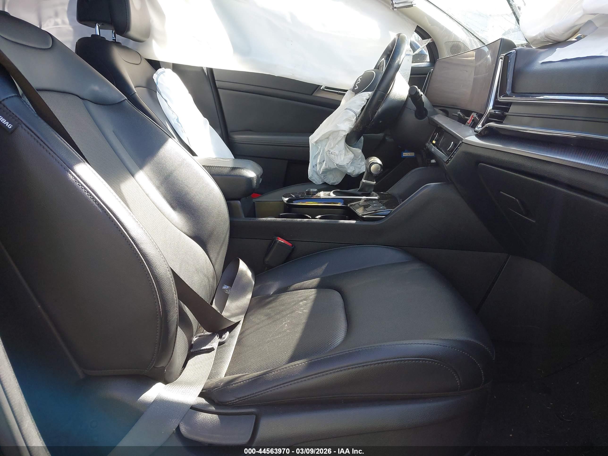 KIA SPORTAGE image 5