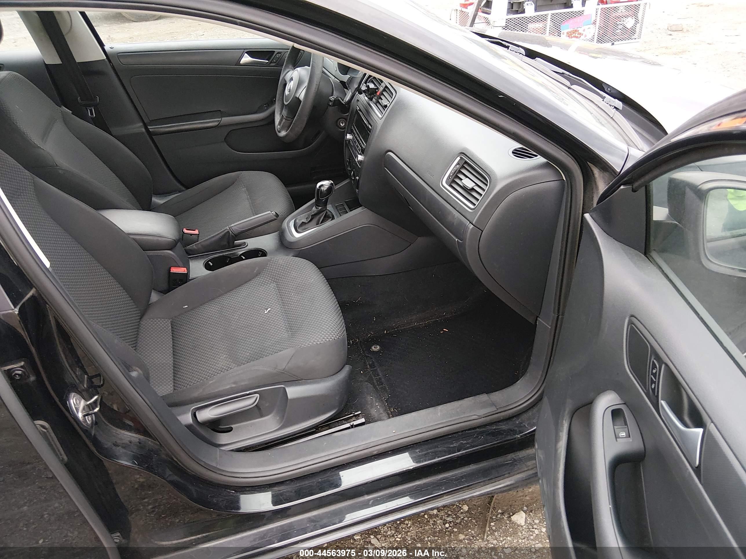 VOLKSWAGEN JETTA image 5