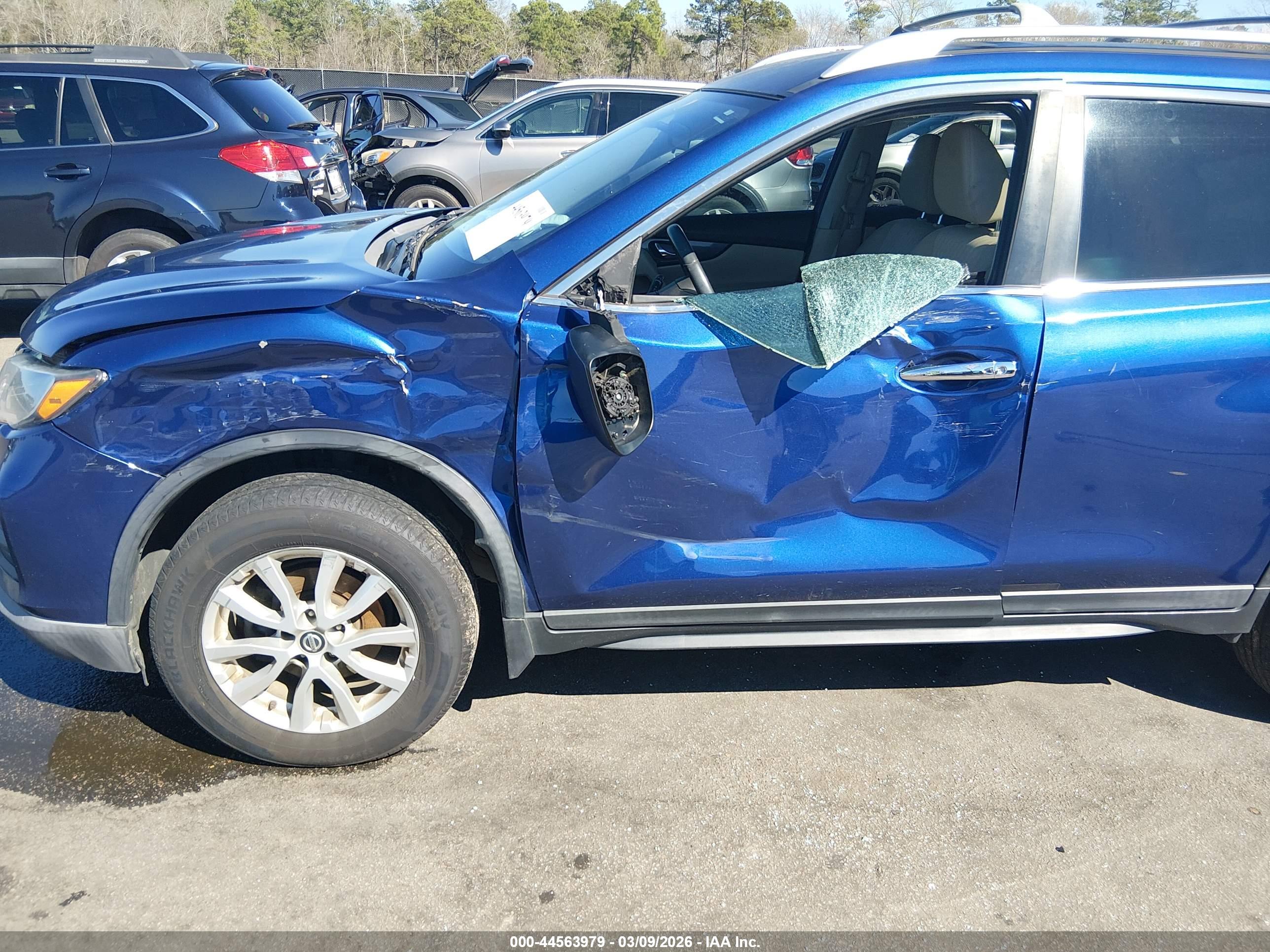 NISSAN ROGUE image 6